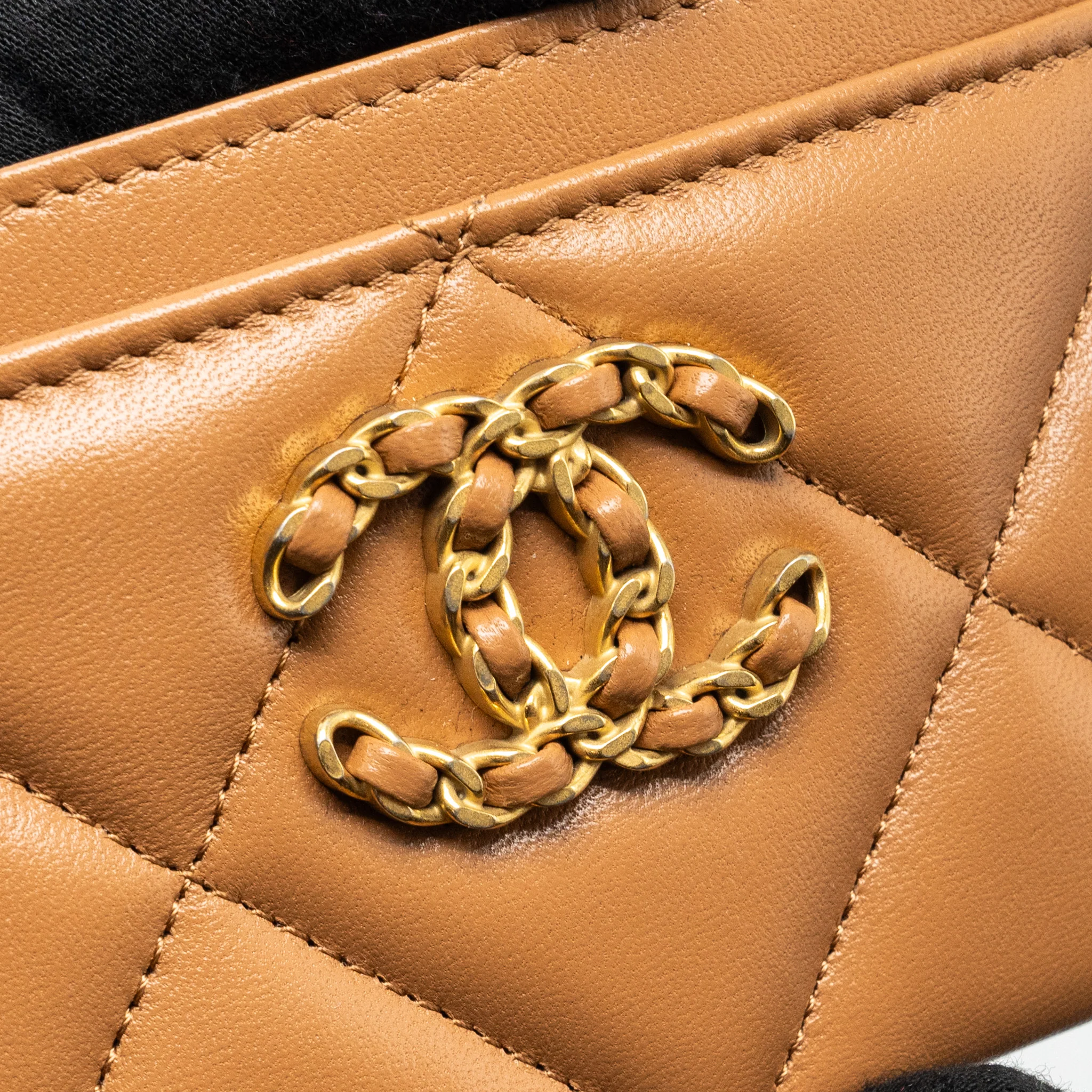 Chanel 19 Card Holder Lambskin Caramel GHW (Microchip) - Image 6