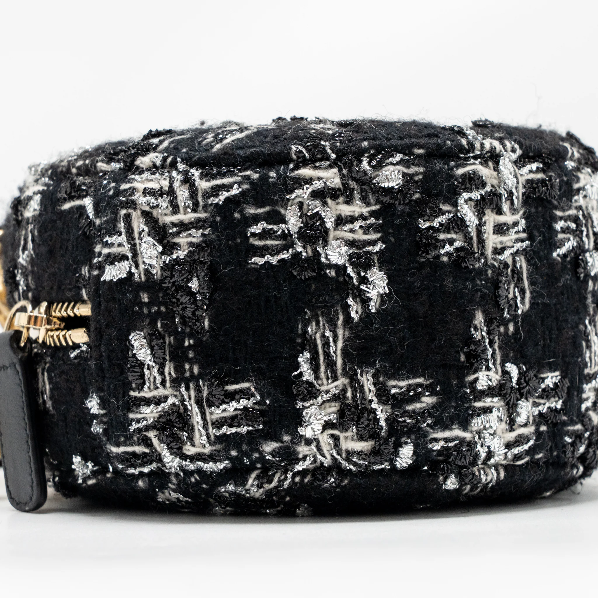 Chanel 19 round clutch with chain tweed multicolour GHW - Image 7