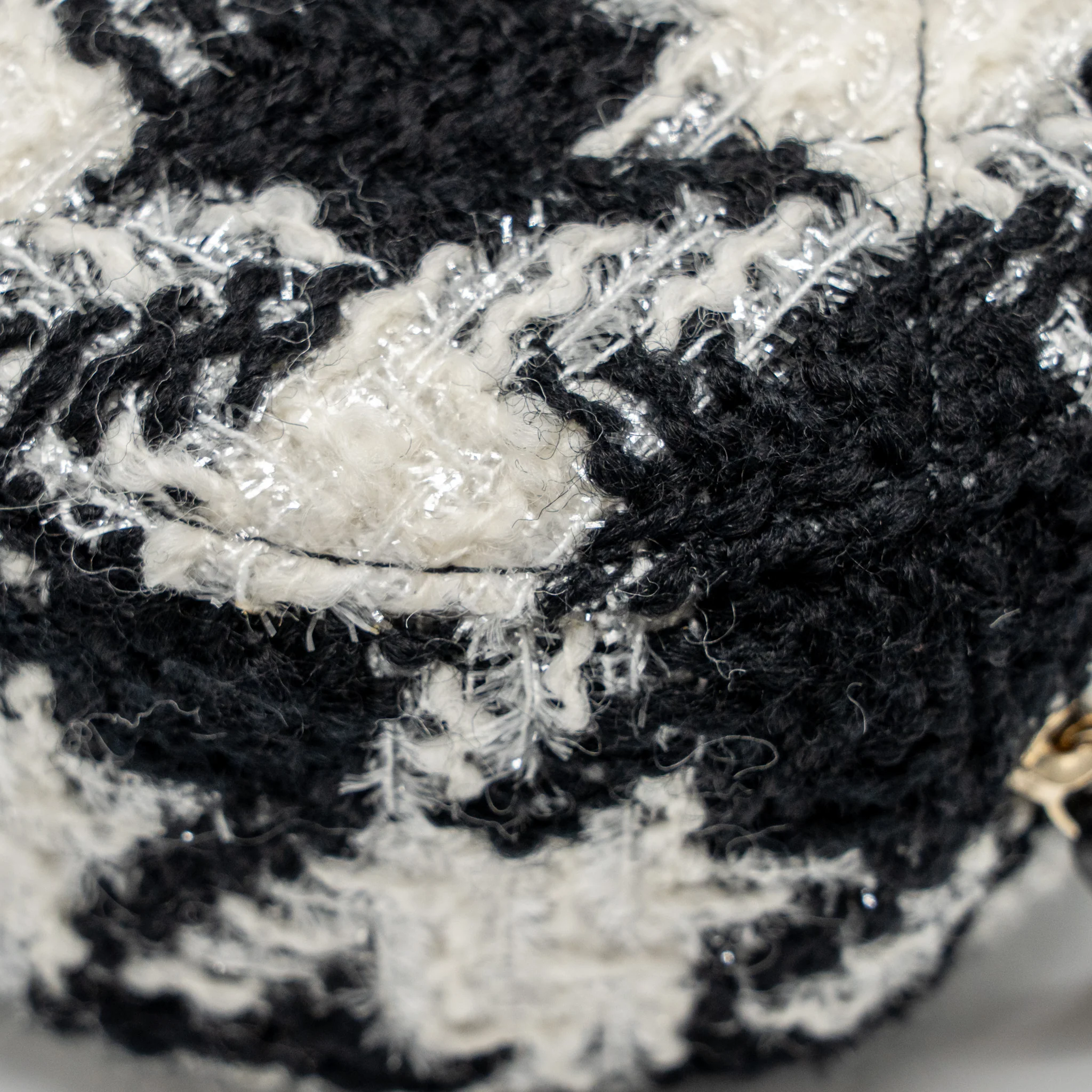 Chanel 19 round clutch  with chain with coin purse tweed / lambskin black/ white GHW - Image 10