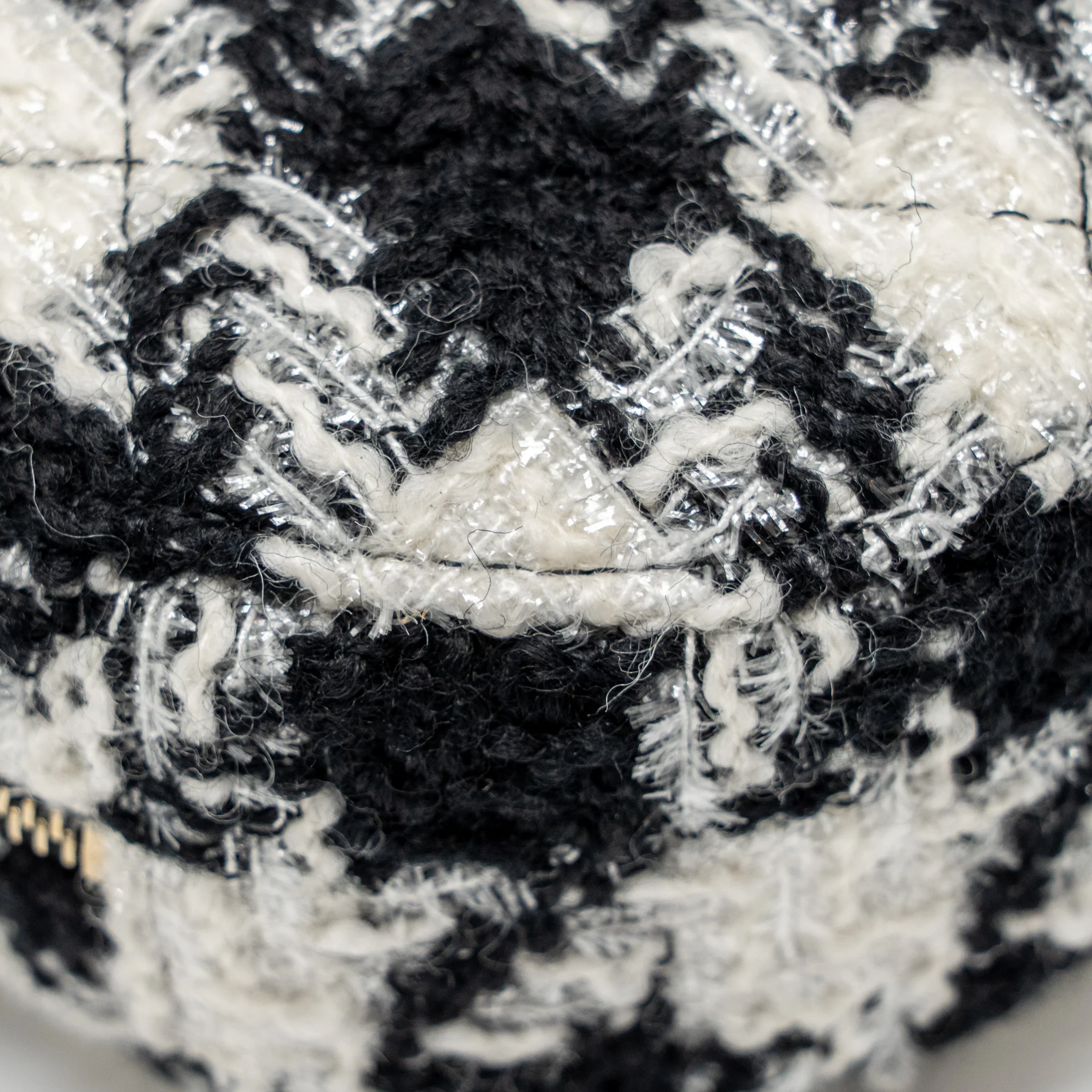 Chanel 19 round clutch  with chain with coin purse tweed / lambskin black/ white GHW - Image 11