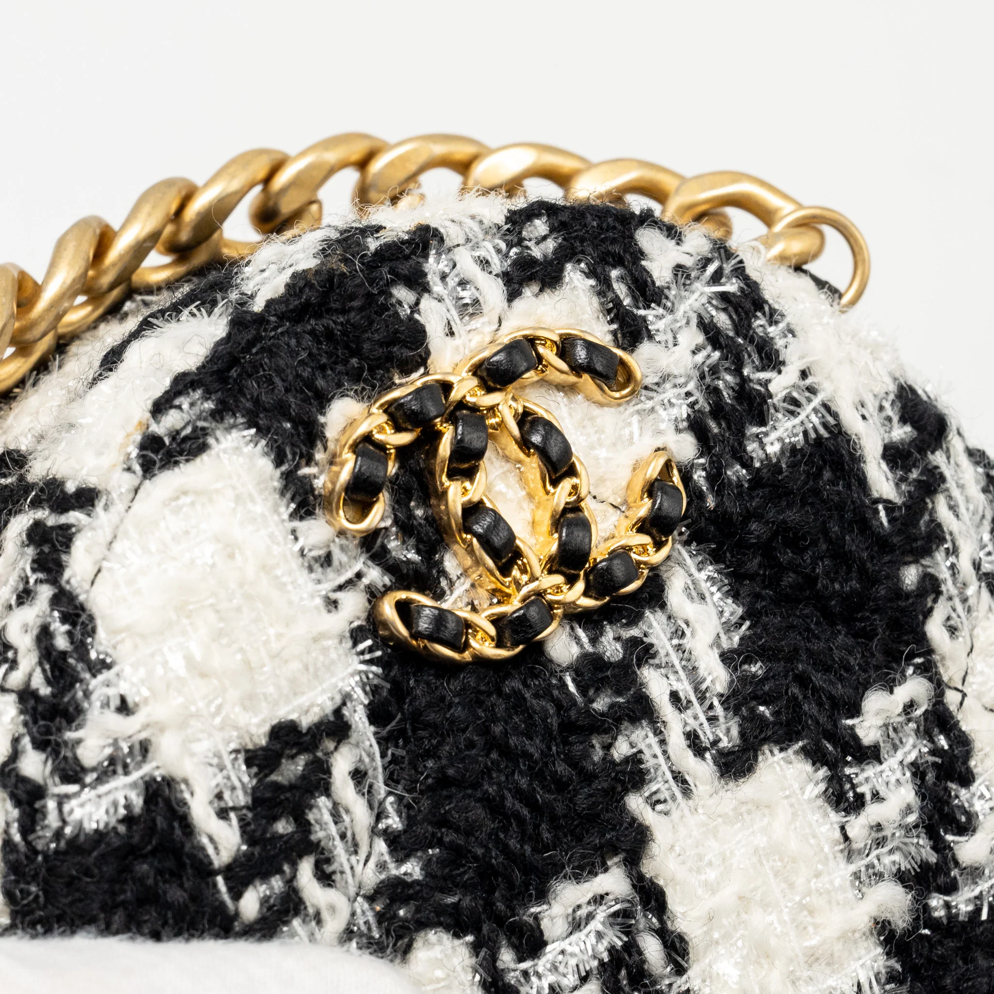 Chanel 19 round clutch  with chain with coin purse tweed / lambskin black/ white GHW - Image 12