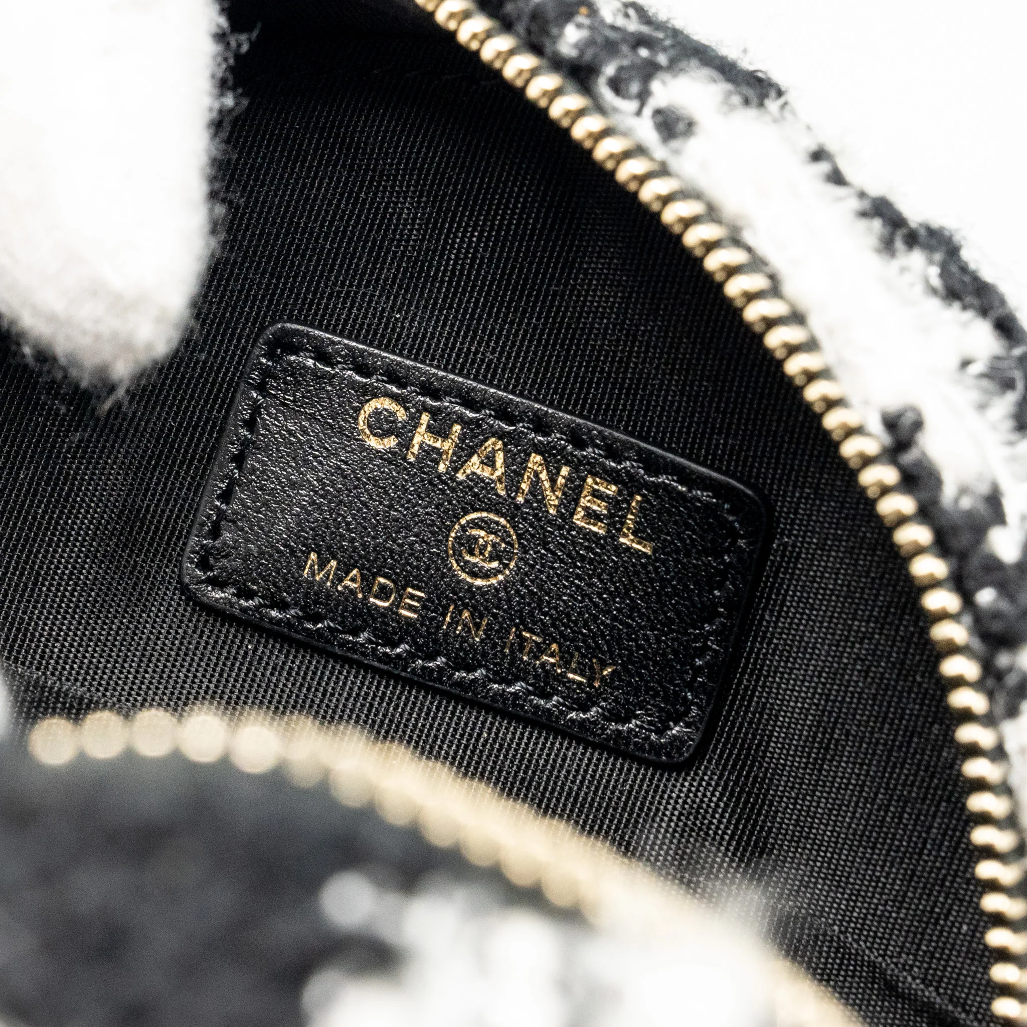 Chanel 19 round clutch  with chain with coin purse tweed / lambskin black/ white GHW - Image 14
