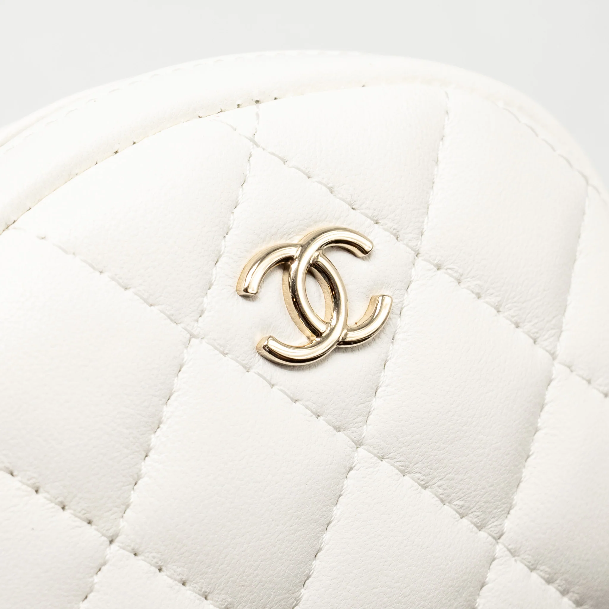 Chanel 19 round clutch  with chain with coin purse tweed / lambskin black/ white GHW - Image 15