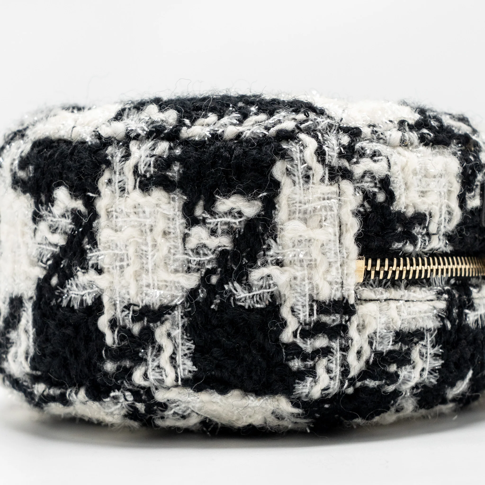 Chanel 19 round clutch  with chain with coin purse tweed / lambskin black/ white GHW - Image 7