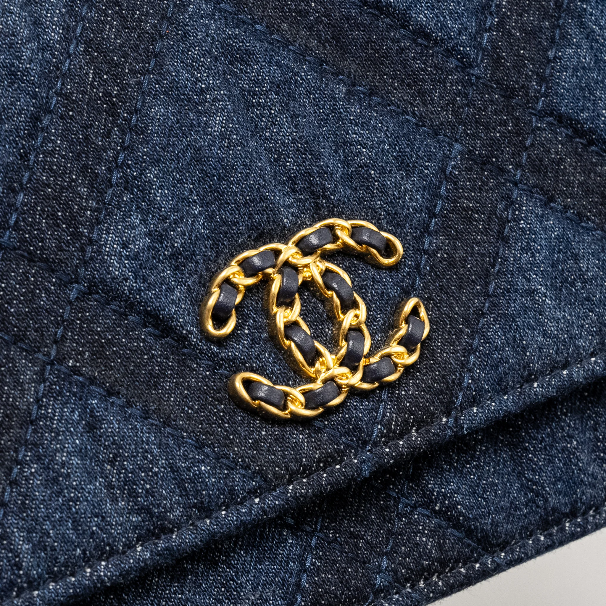 Chanel 19 Wallet on Chain Denim Blue Multicolour Hardware (Microchip) - Image 12