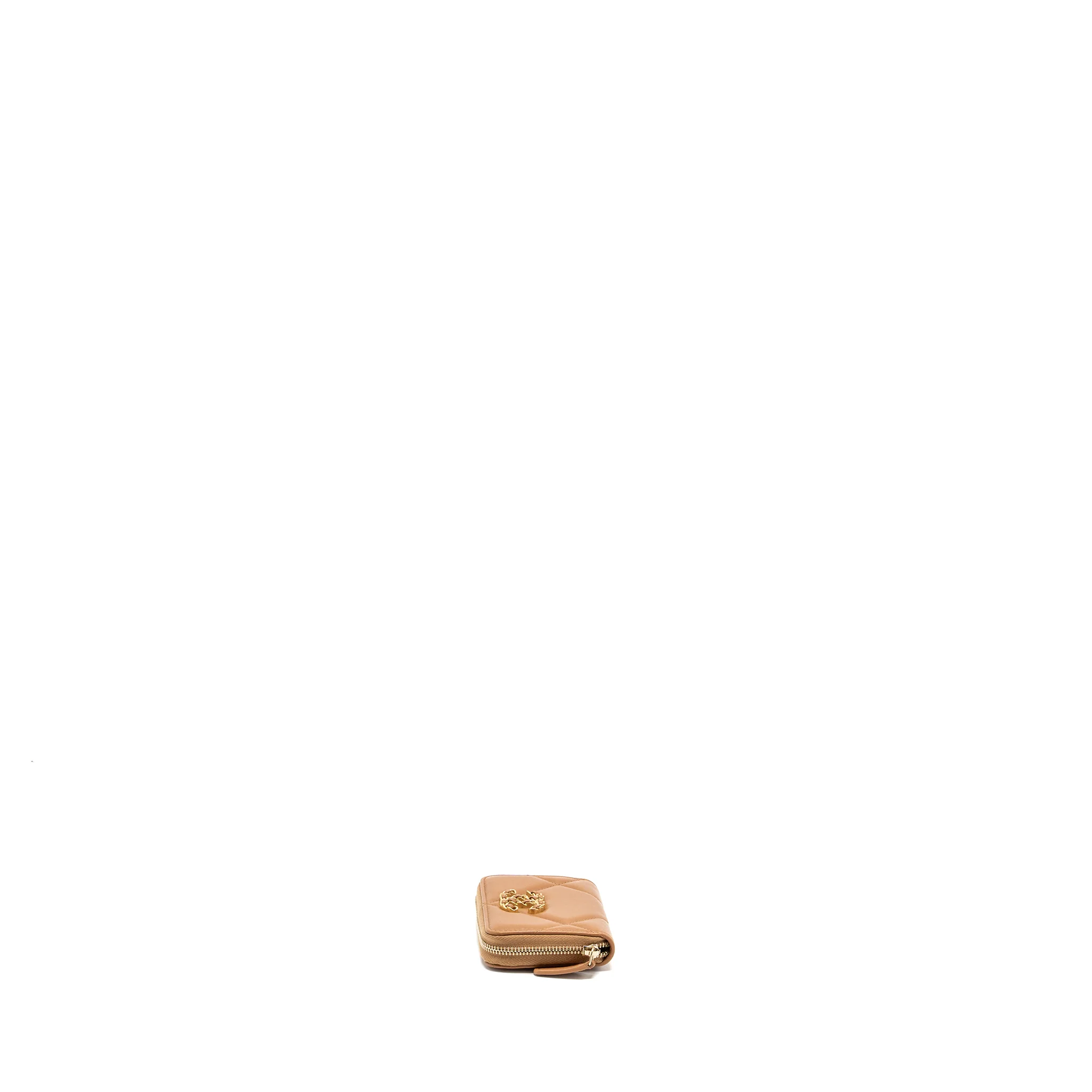 Chanel 19 zip card holder Lambskin beige GHW (microchip) - Image 4