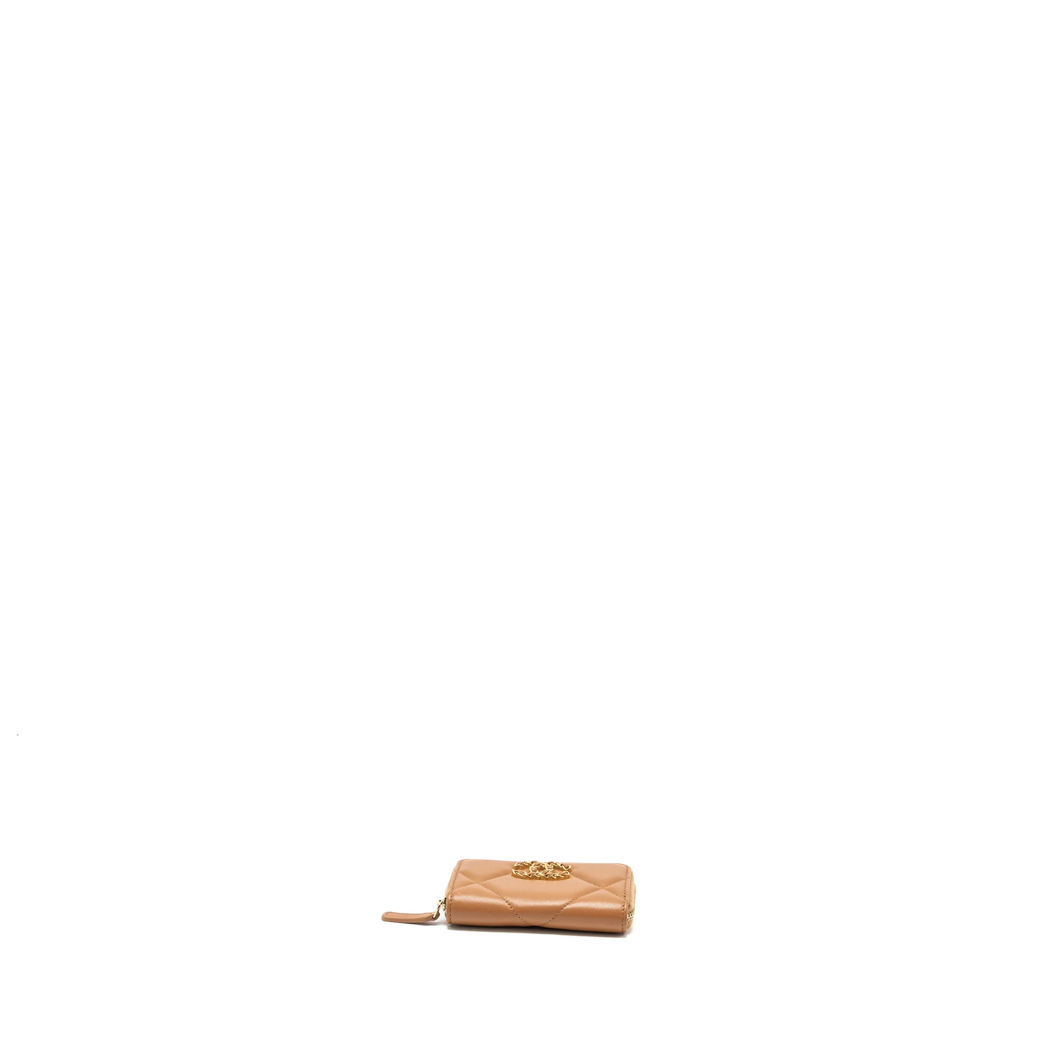 Chanel 19 zip card holder Lambskin beige GHW (microchip) - Image 5