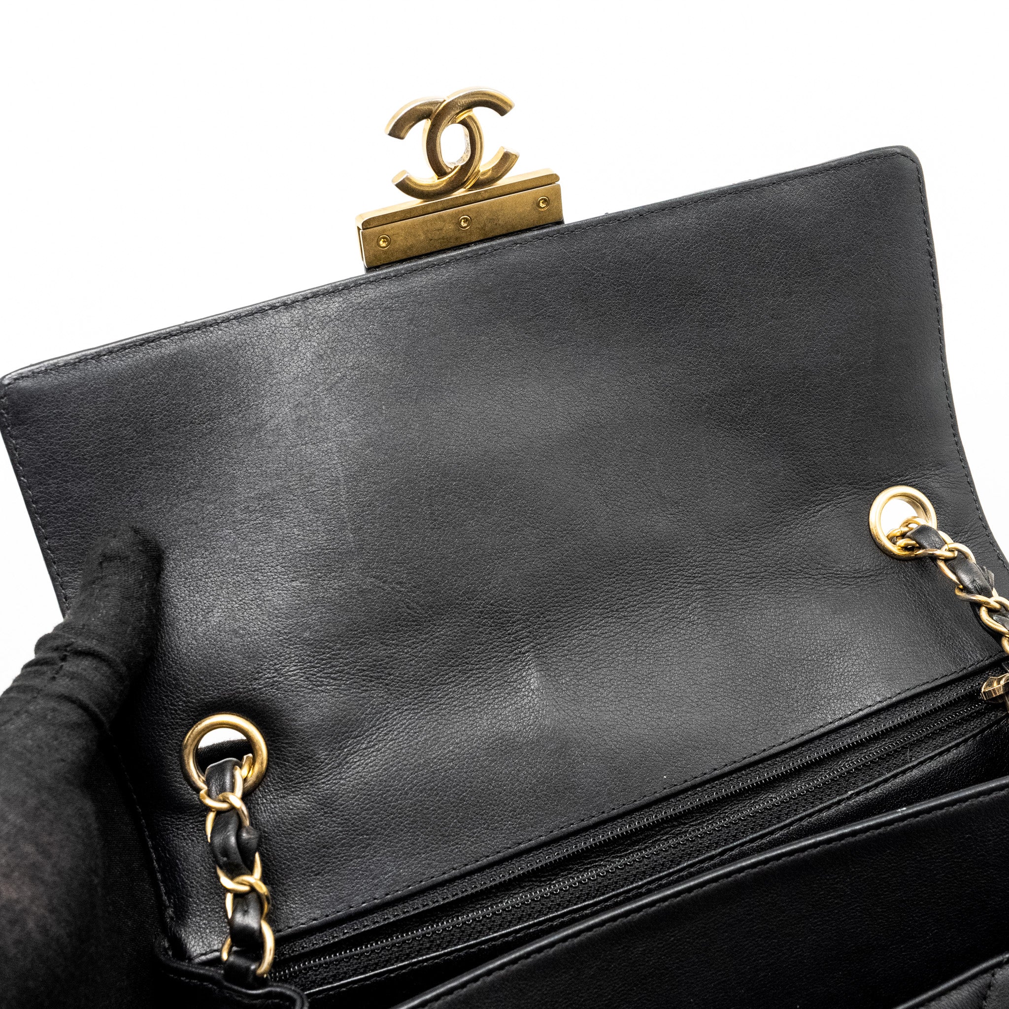 Chanel 19B In The City Top Handle Flap Bag Quilted Chevron Calfskin Black GHW - Image 15