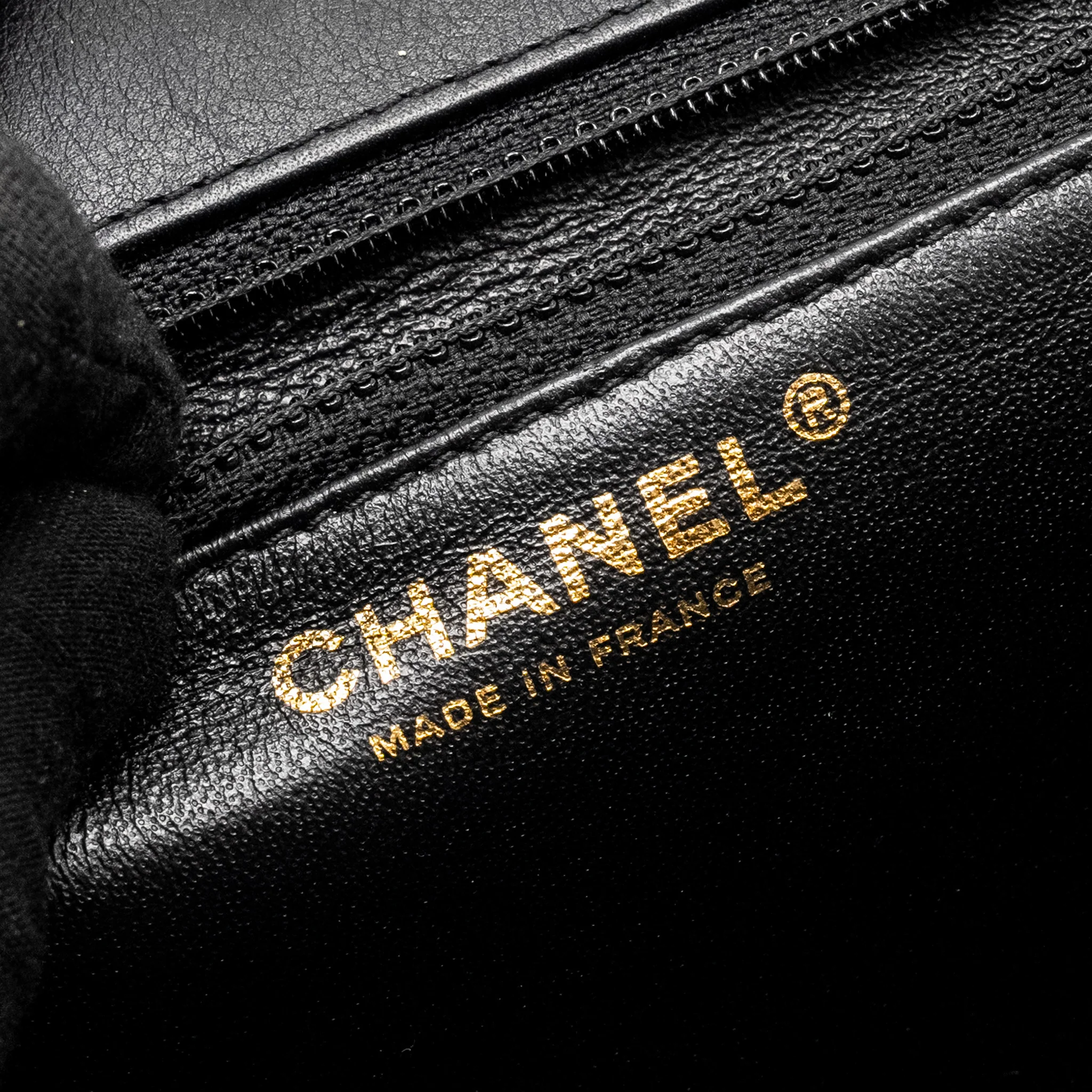 Chanel 19B In The City Top Handle Flap Bag Quilted Chevron Calfskin Black GHW - Image 18