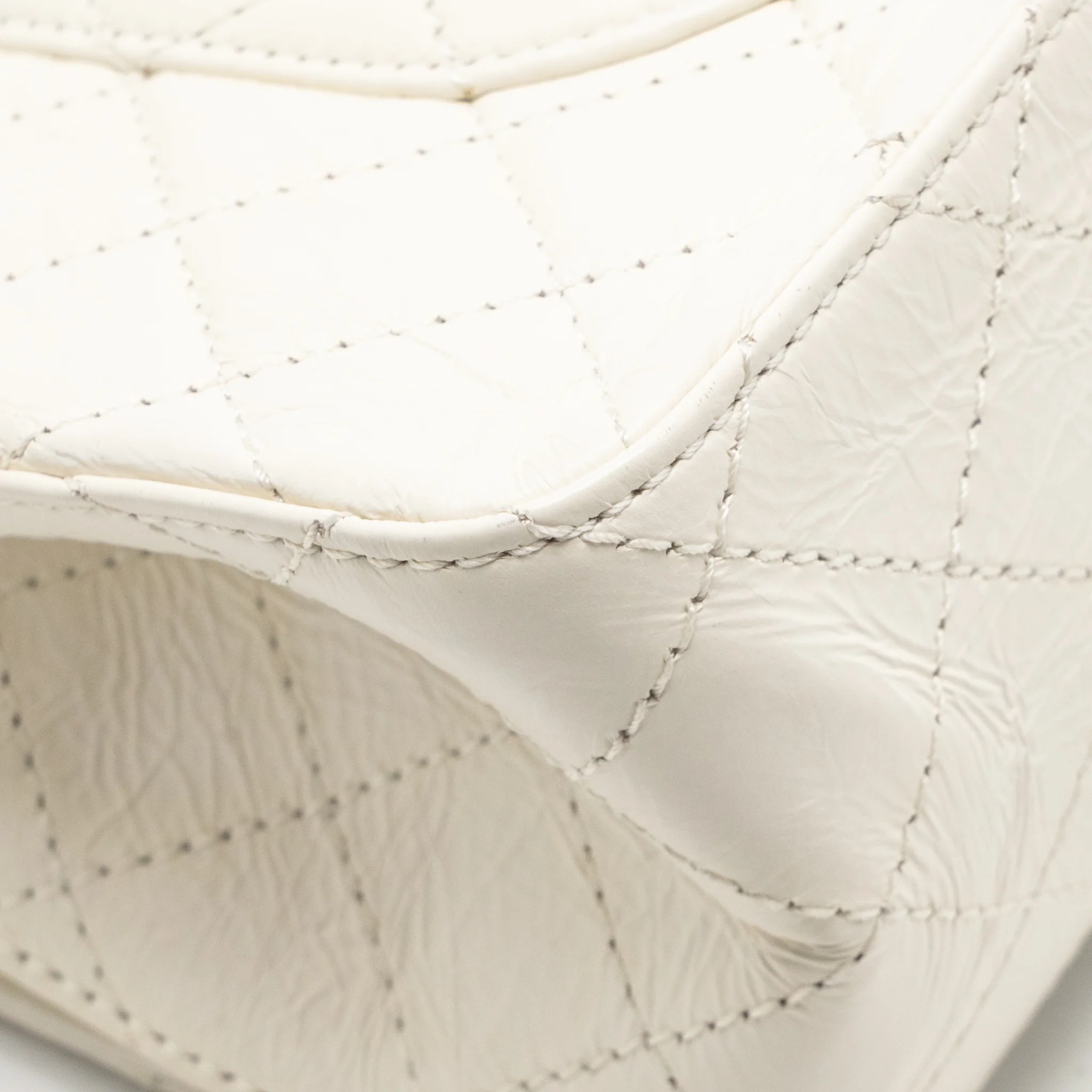 Chanel 2.55 226 reissue double flap bag aged calfskin white GHW - Image 11