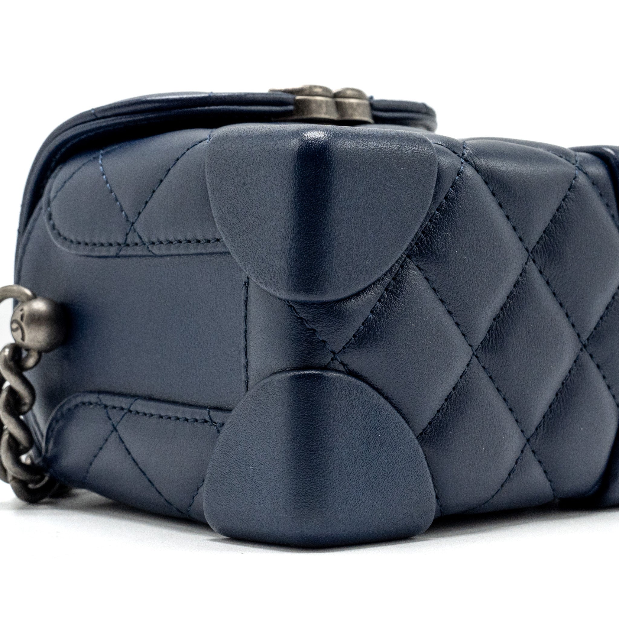 Chanel 20C mini trunk Flap bag Calfskin Navy blue Ruthenium hardware - Image 6