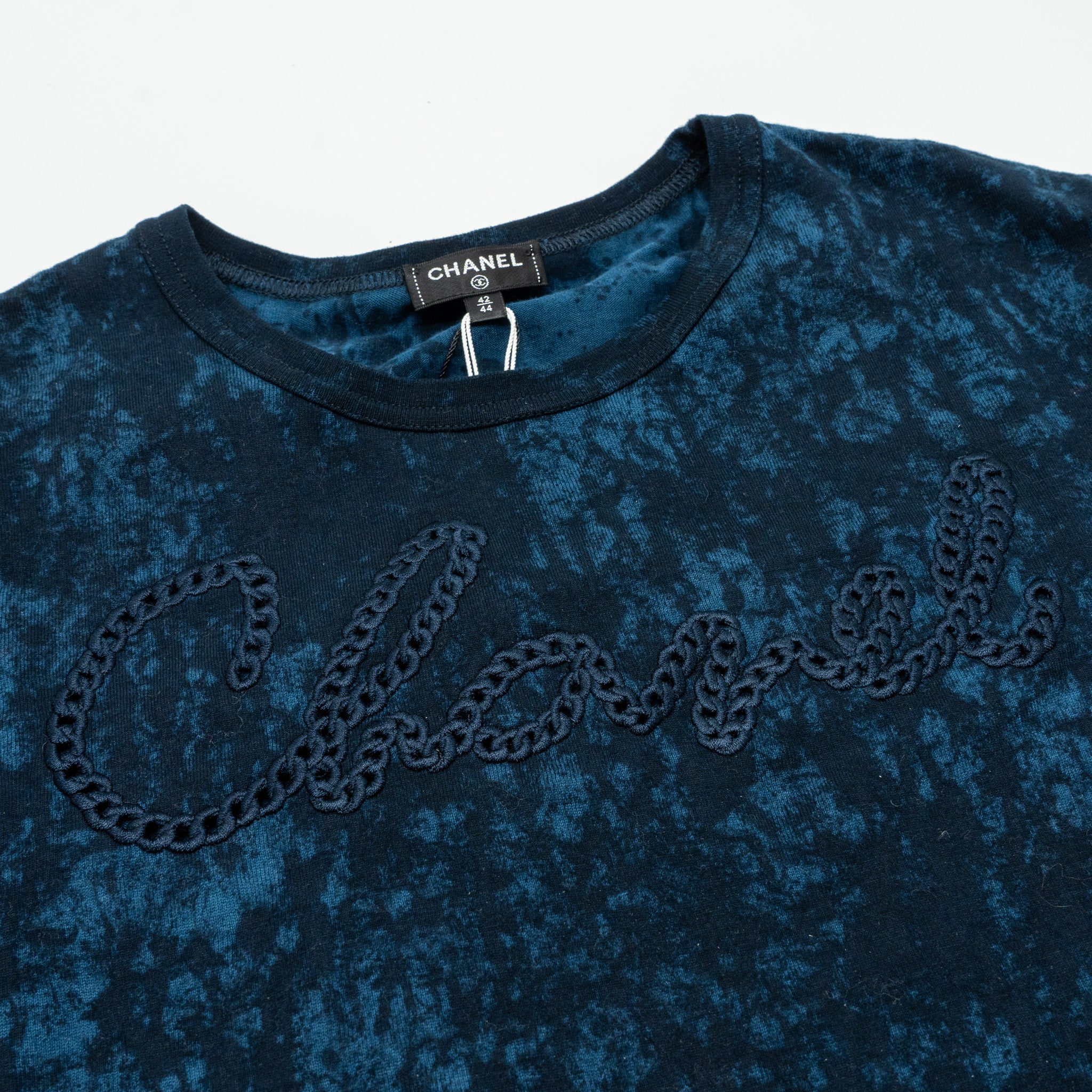 Chanel Size 42/44 20S Signature Logo with Crystal CC Logo Plaque T-shirt Cotton Navy Blue - Image 4
