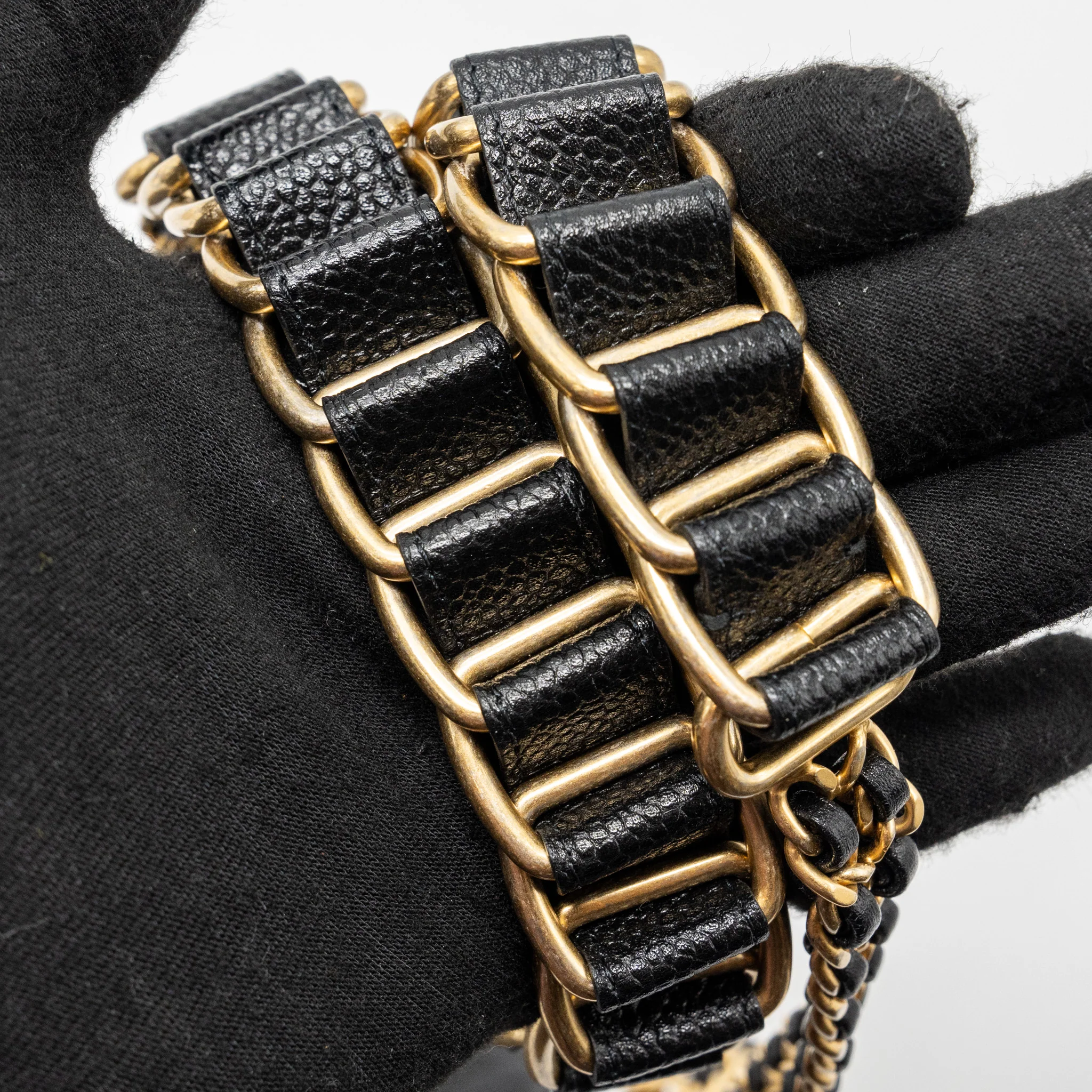 Chanel 21A chain Soul Flap bag grained calfskin black GHW (Microchip) - Image 12