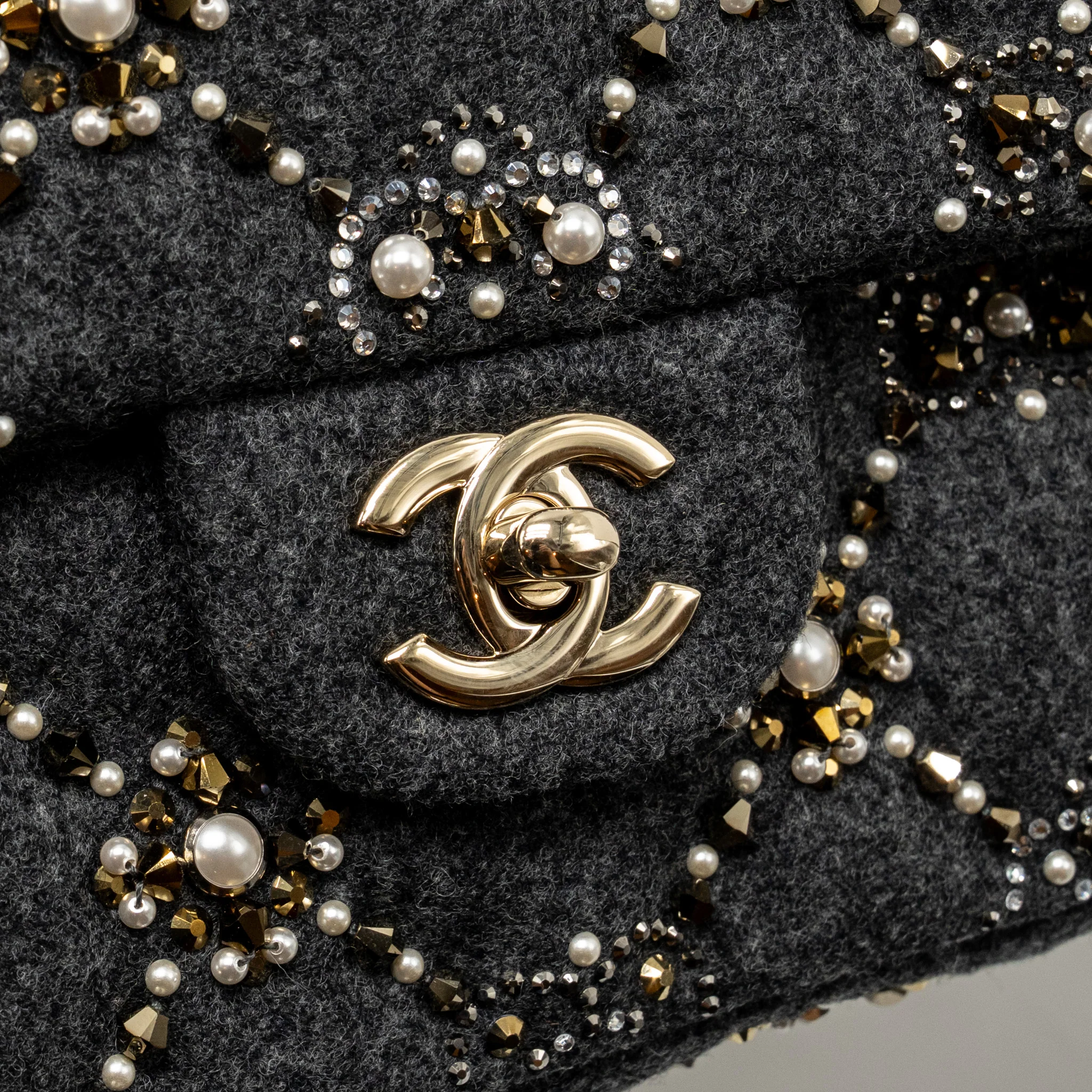 Chanel 21A pearl strass crystal medium classic double flap bag fabric grey LGHW - Image 14
