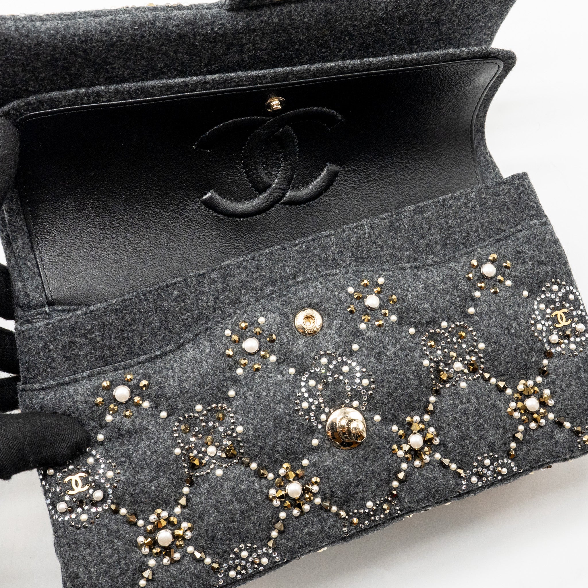 Chanel 21A pearl strass crystal medium classic double flap bag fabric grey LGHW - Image 16