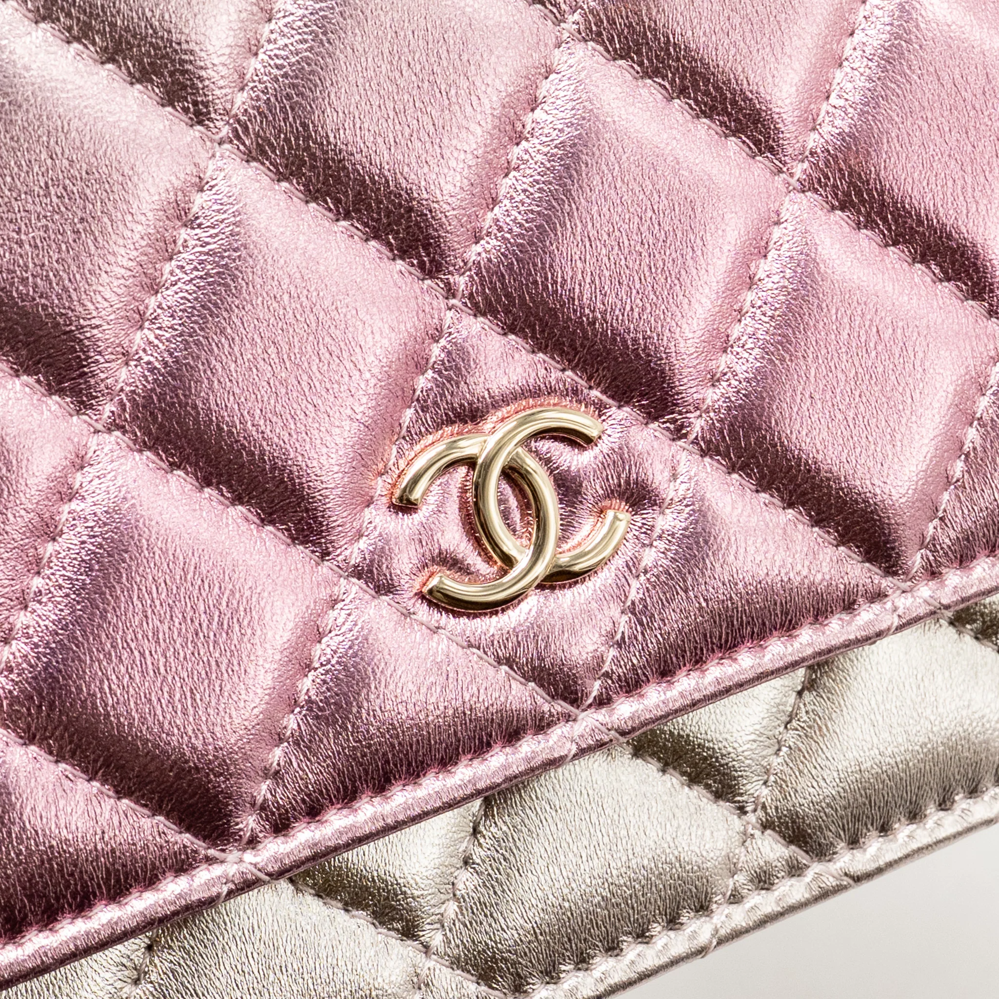 Chanel 21k Wallet On Chain Iridescent Lambskin LGHW (microchip) - Image 12