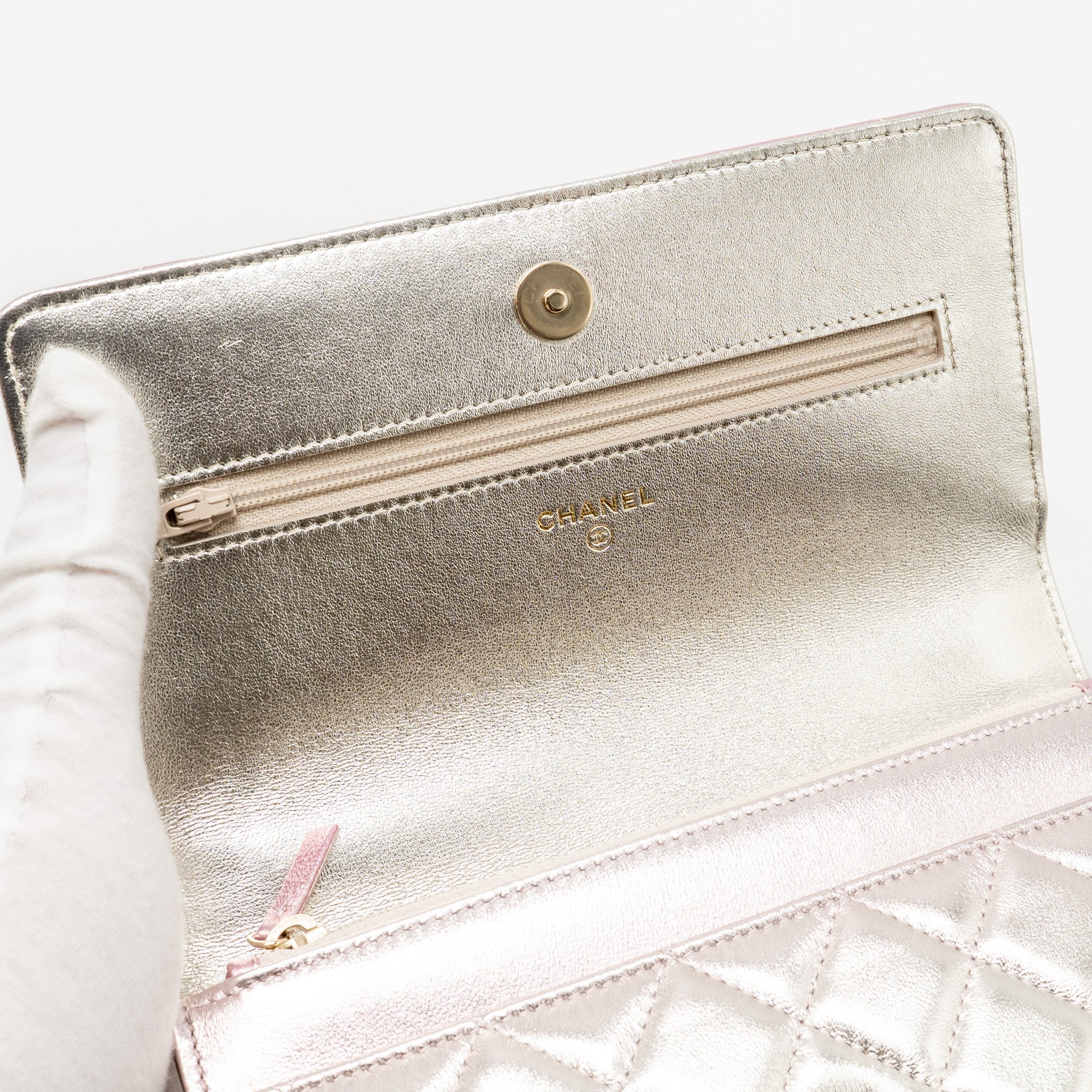 Chanel 21k Wallet On Chain Iridescent Lambskin LGHW (microchip) - Image 13