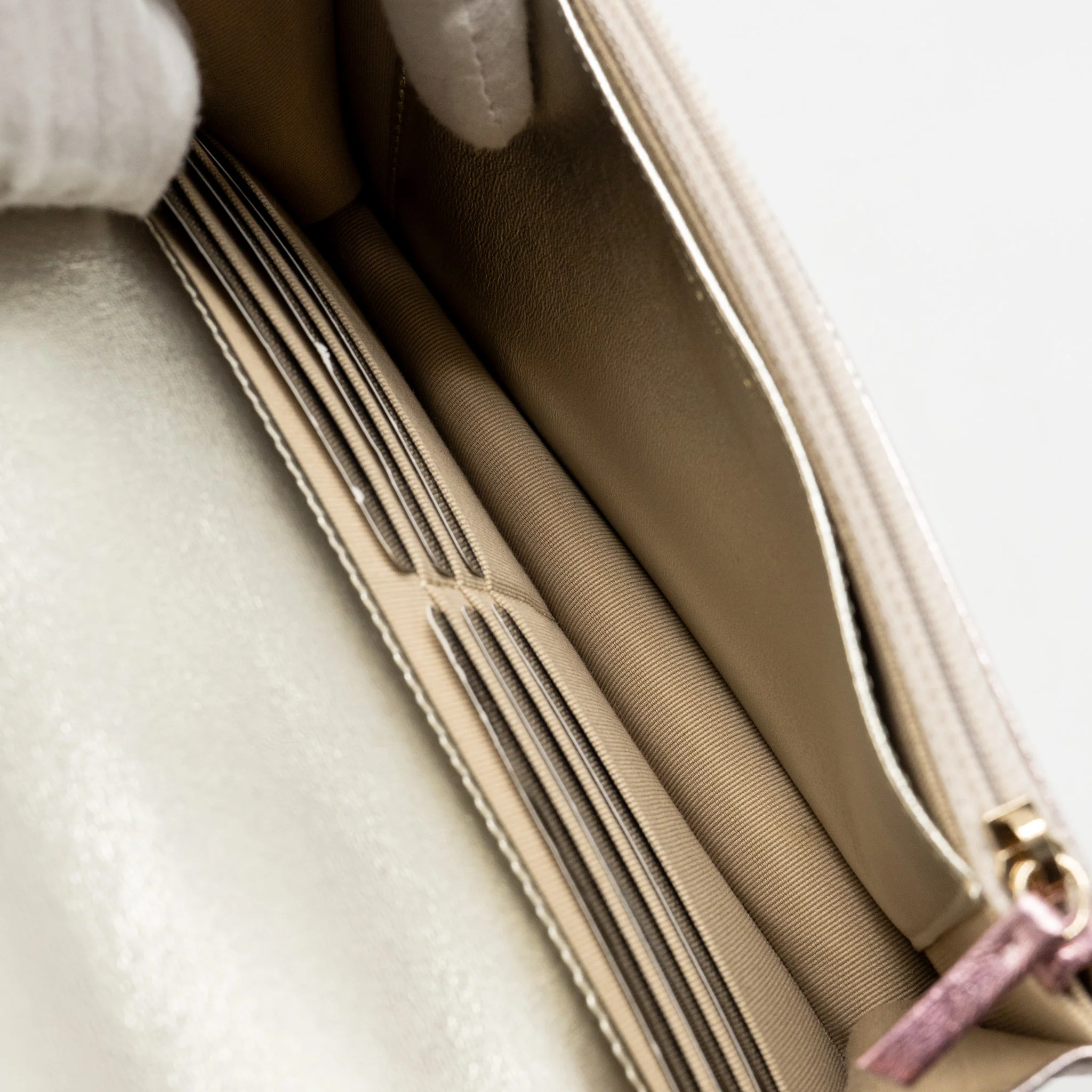 Chanel 21k Wallet On Chain Iridescent Lambskin LGHW (microchip) - Image 15