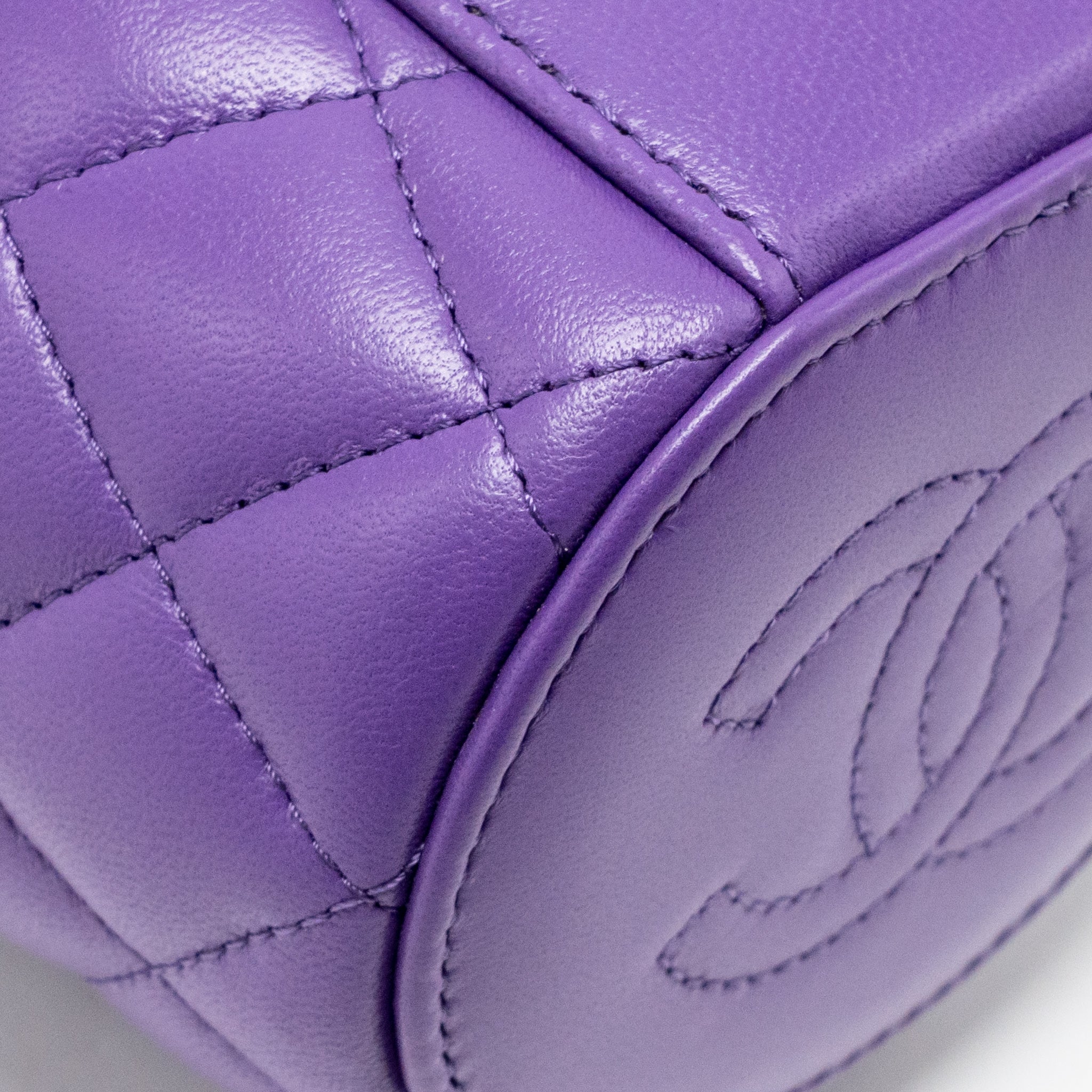 Chanel 22A Vanity with Chain Lambskin Purple GHW (Microchip) - Image 11