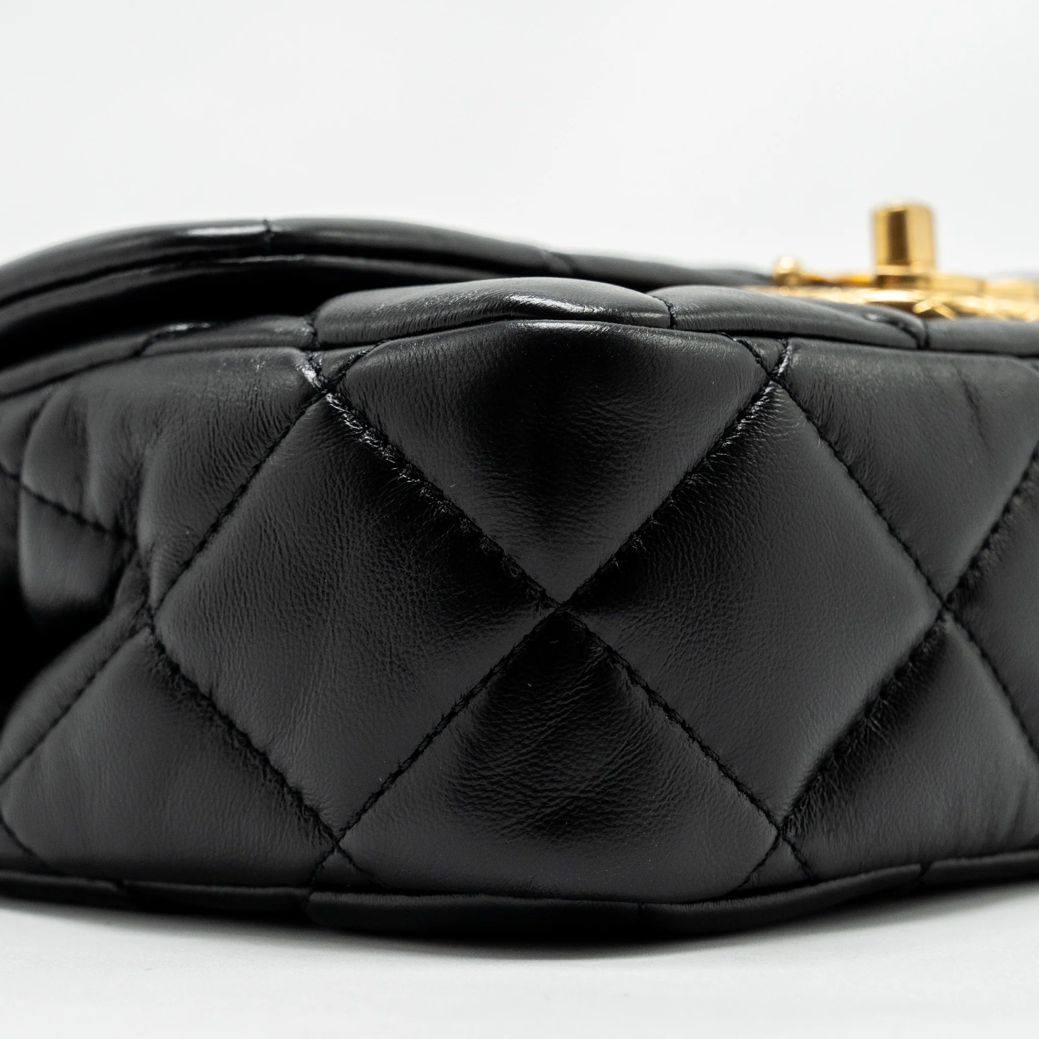 Chanel 22B Mini FlapBag Lambskin Black GHW (Microchip) - Image 6