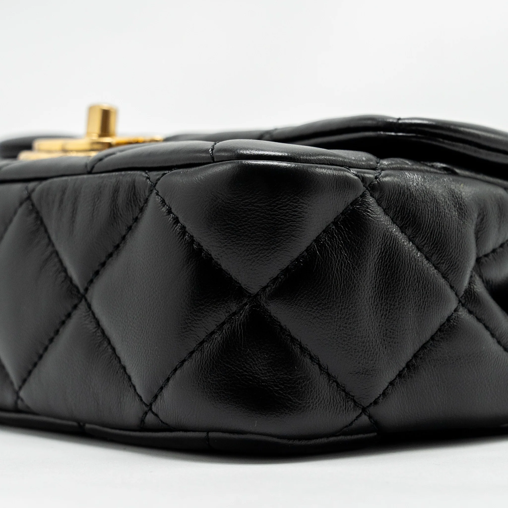 Chanel 22B Mini FlapBag Lambskin Black GHW (Microchip) - Image 7