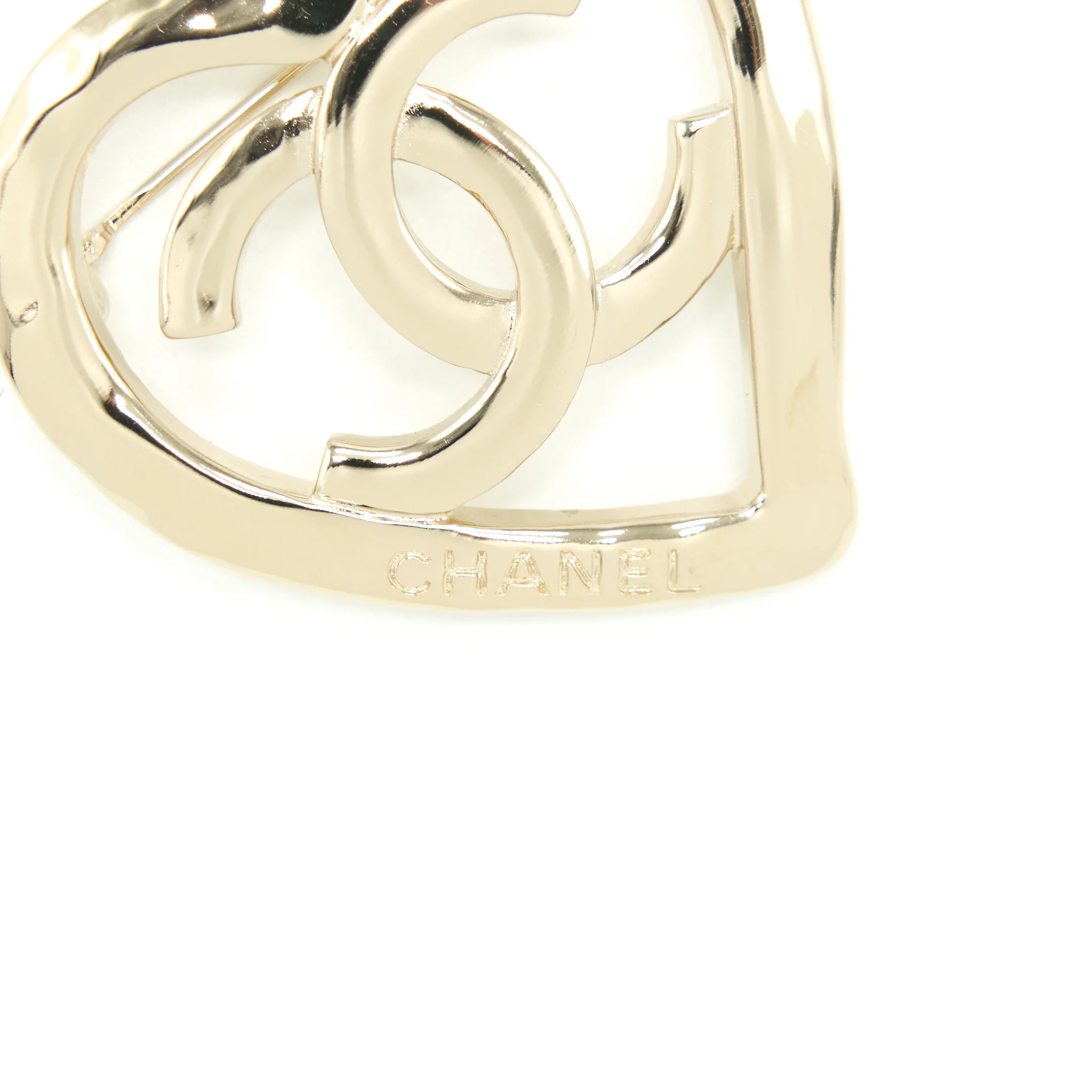 Chanel 22C Heart With CC Logo Brooch Light Gold Tone - Image 3
