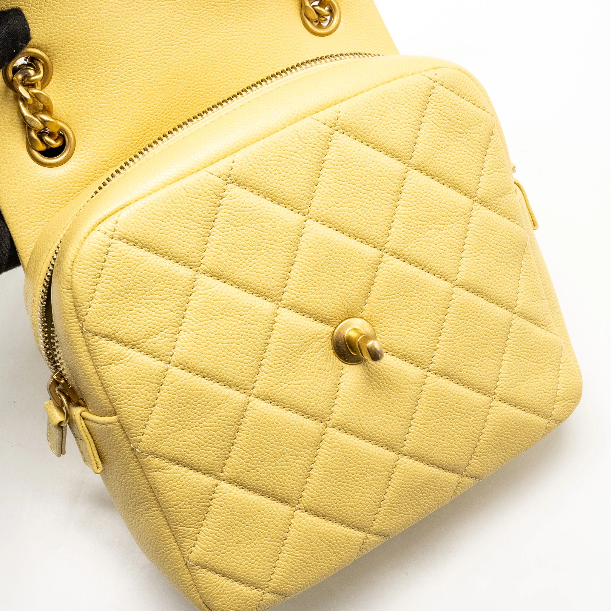 Chanel 22P quilted flap backpack caviar light yellow GHW (Microchip) - Image 15