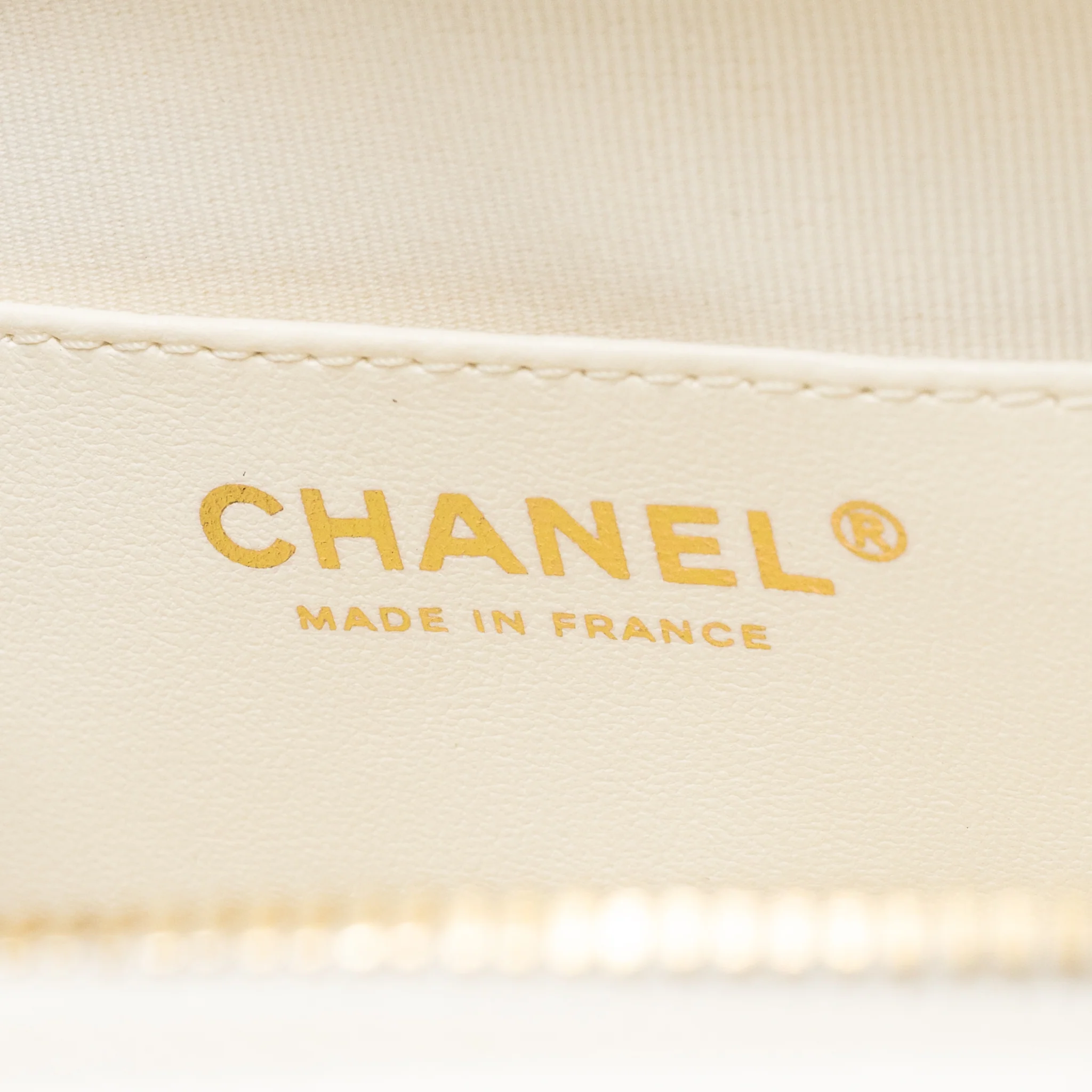 Chanel 22S Heart Bag Lambskin White LGHW (Microchip) - Image 12