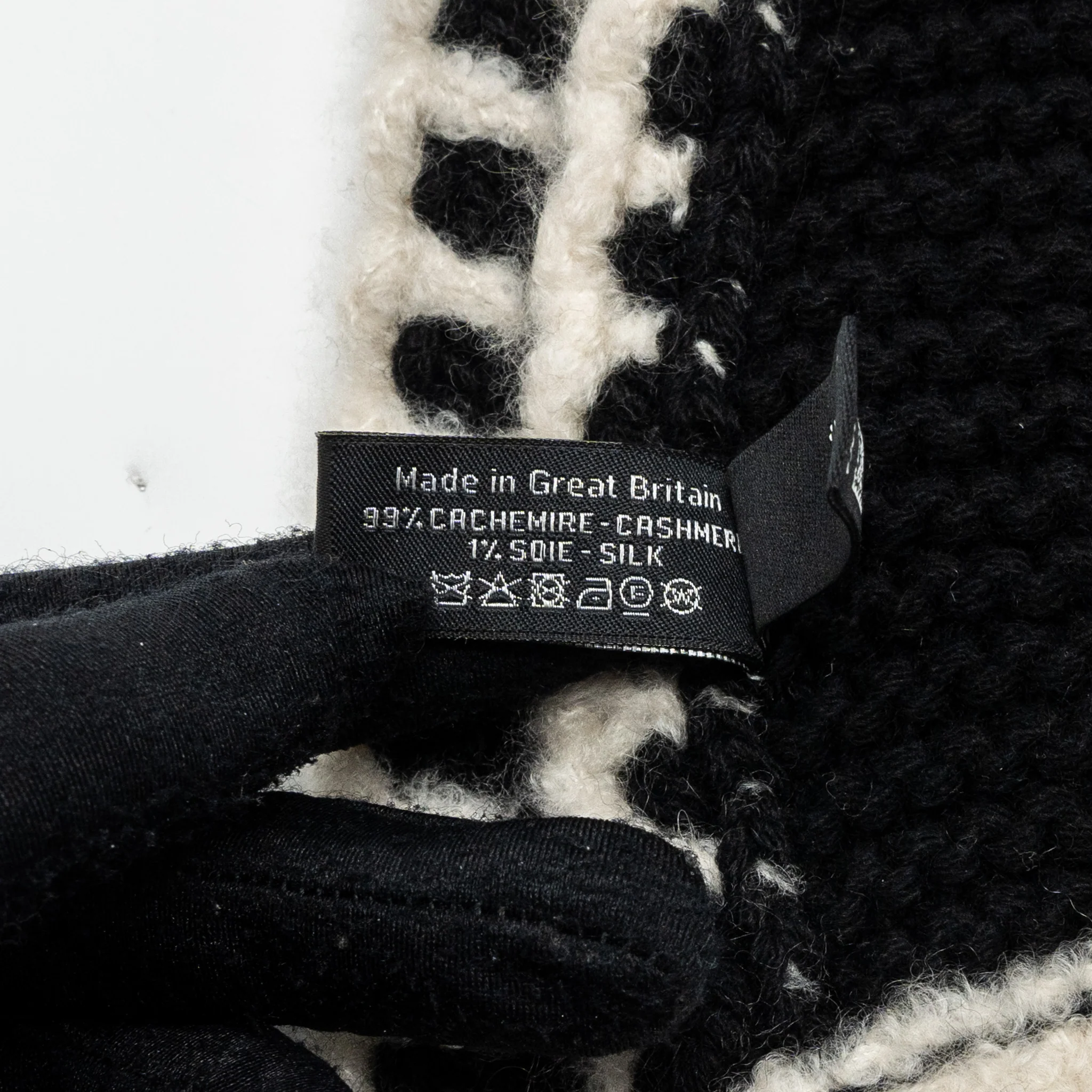 Chanel 23A cashmere scarf black / white - Image 3