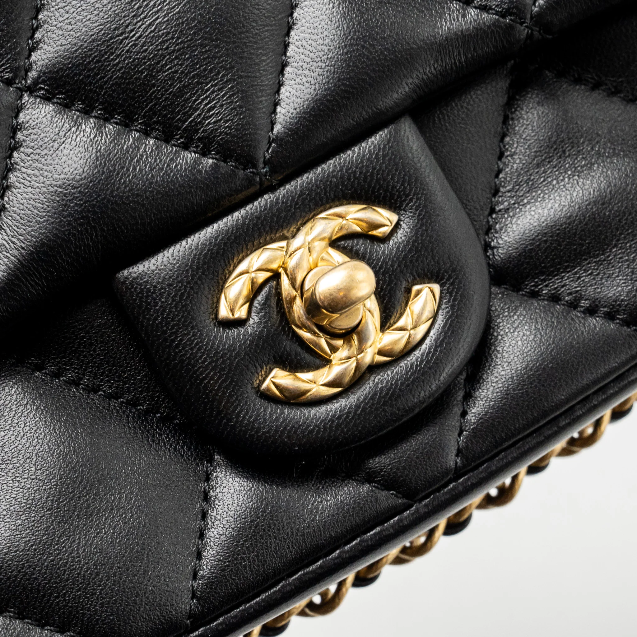 Chanel 23b Mini Flap Bag detail Chain Lambskin Black GHW(microchip) - Image 12