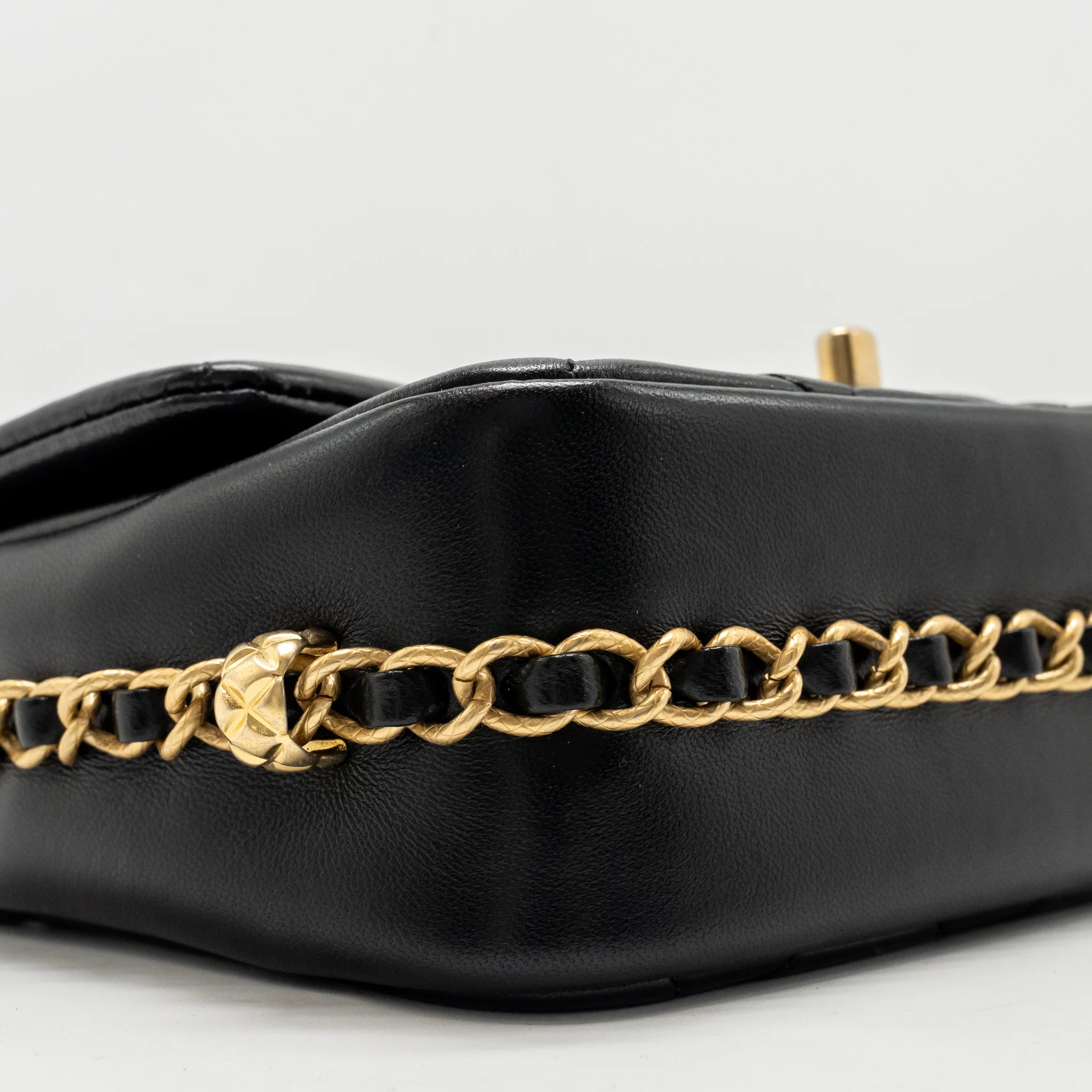 Chanel 23b Mini Flap Bag detail Chain Lambskin Black GHW(microchip) - Image 6