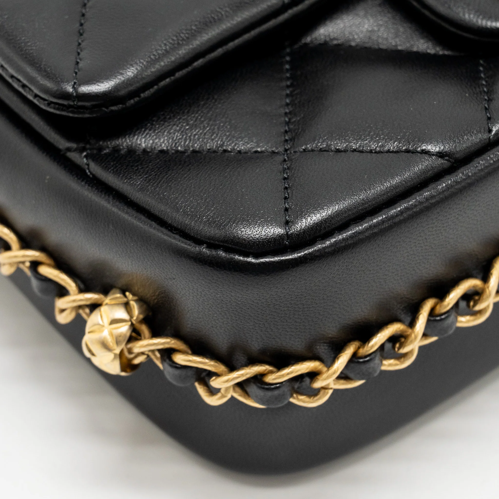Chanel 23b Mini Flap Bag detail Chain Lambskin Black GHW(microchip) - Image 9
