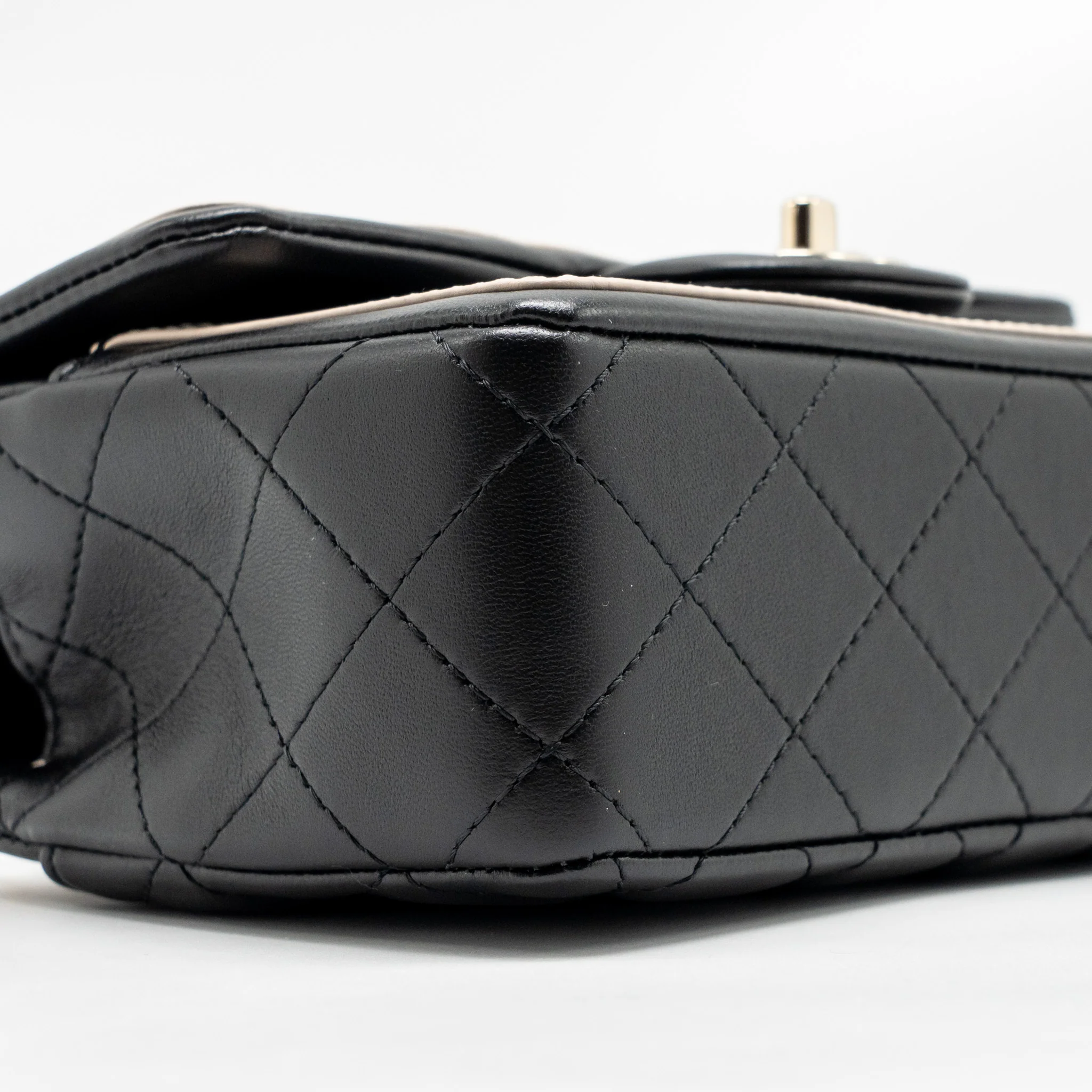 Chanel 23B Quilted Mini Rectangular Flap Bag Lambskin Black/Beige LGHW (Microchip) - Image 6