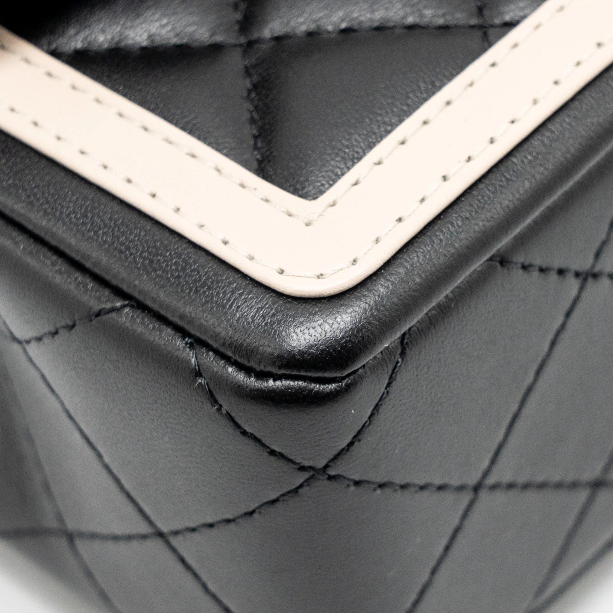 Chanel 23B Quilted Mini Rectangular Flap Bag Lambskin Black/Beige LGHW (Microchip) - Image 9