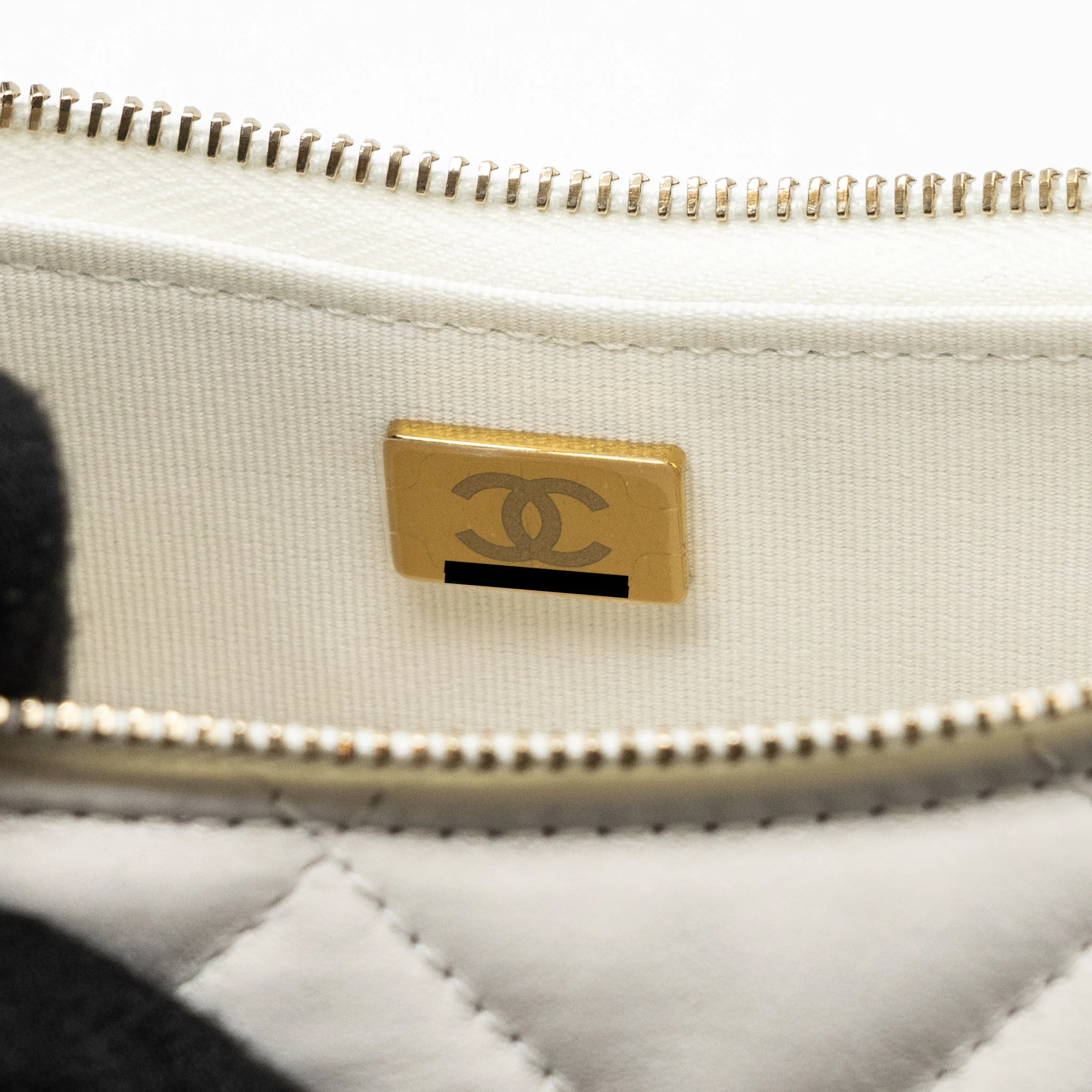 Chanel 23k Hobo Bag Calfskin White GHW (microchip) - Image 13