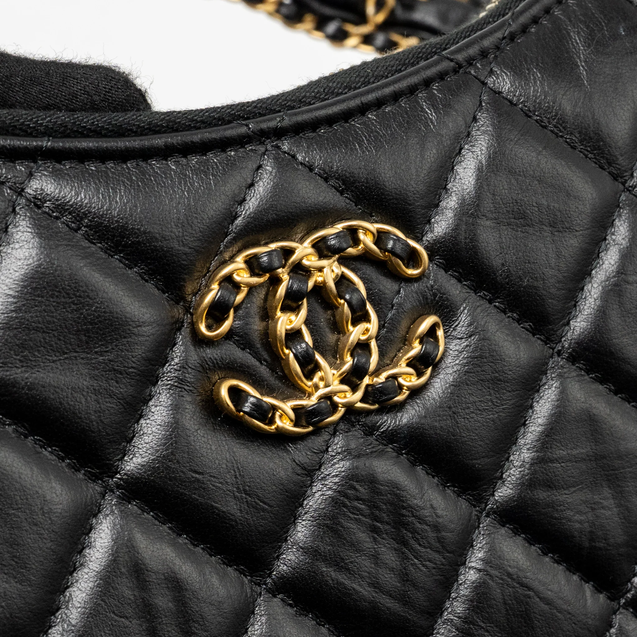 Chanel 23K small 19 hobo shoulder bag calfskin black GHW (Microchip) - Image 13