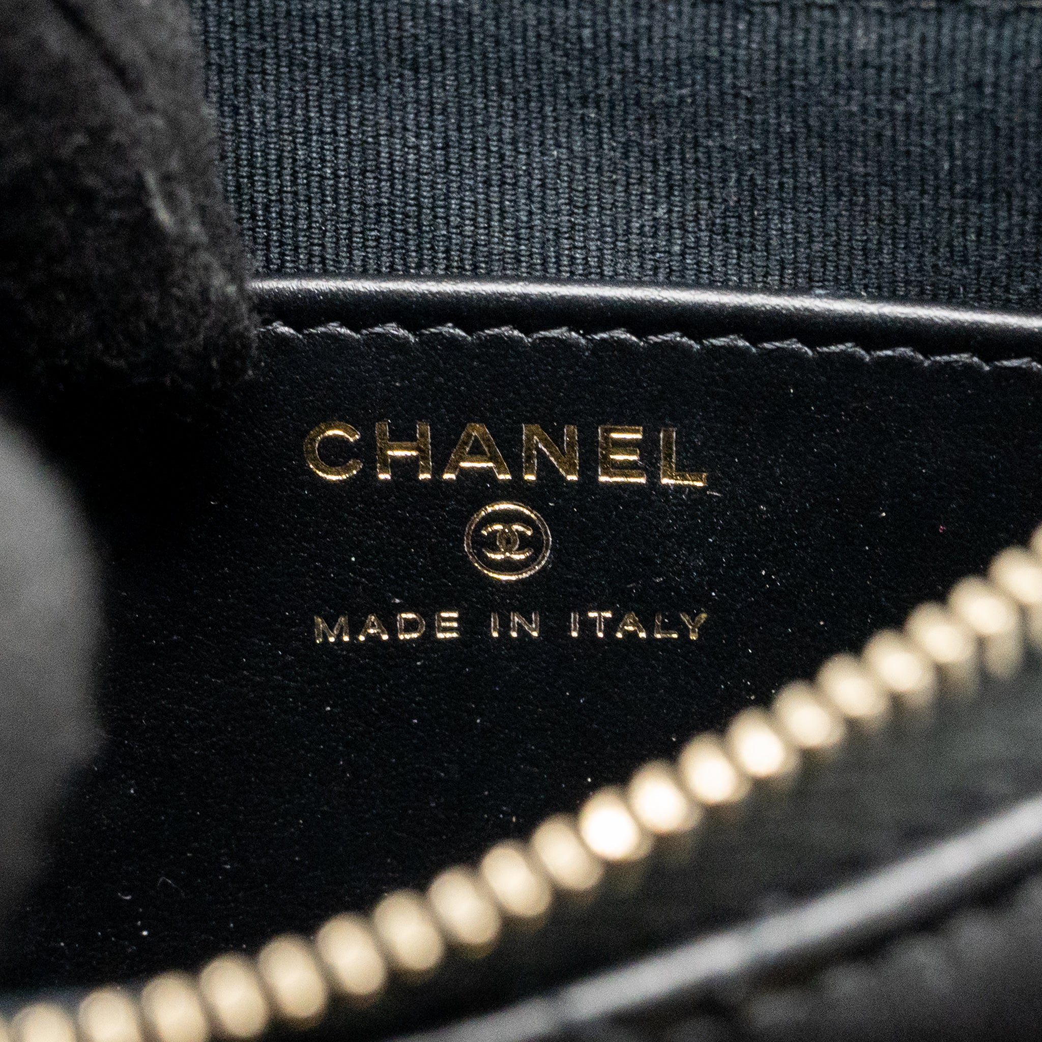 Chanel 23K small 19 hobo shoulder bag calfskin black GHW (Microchip) - Image 15