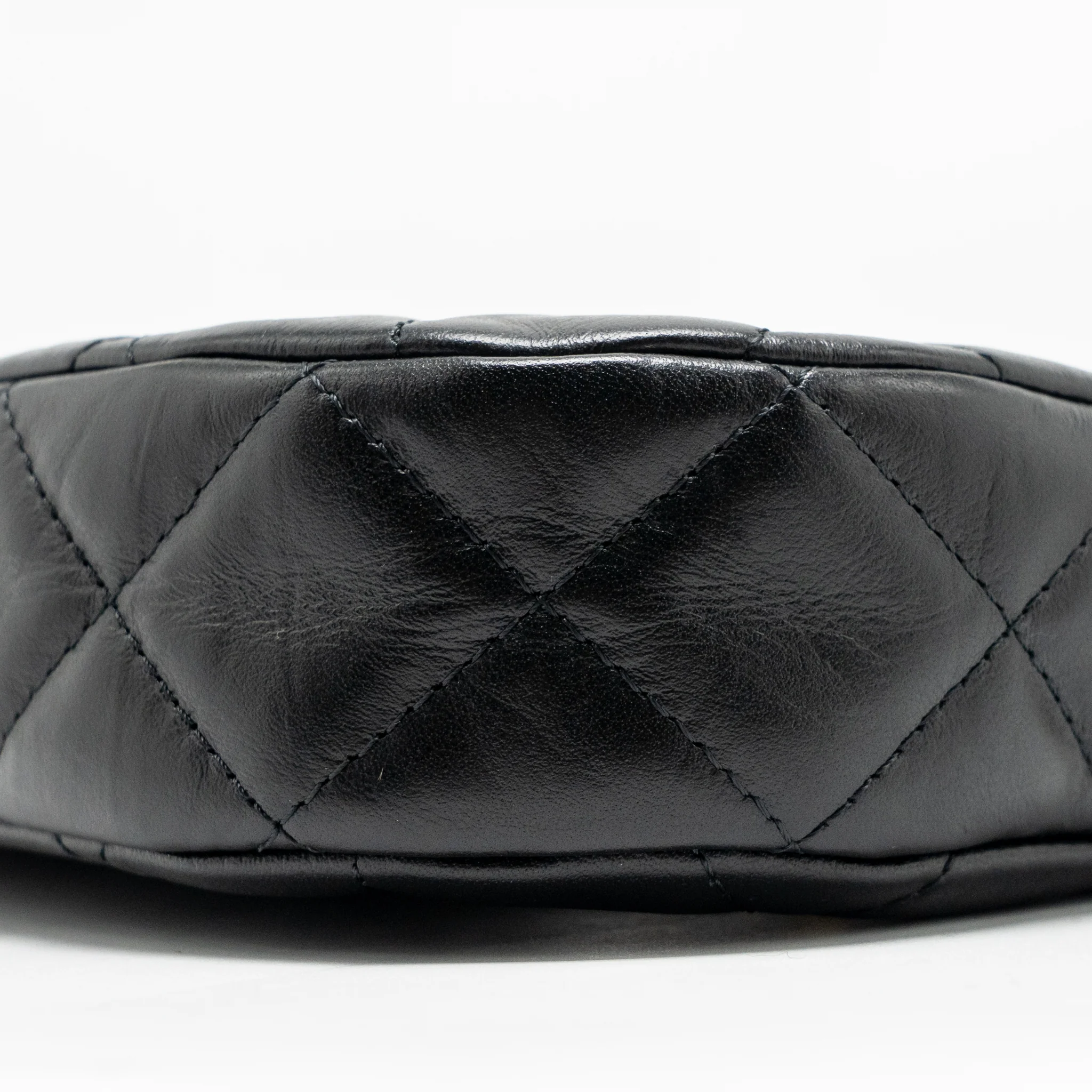 Chanel 23K small 19 hobo shoulder bag calfskin black GHW (Microchip) - Image 7