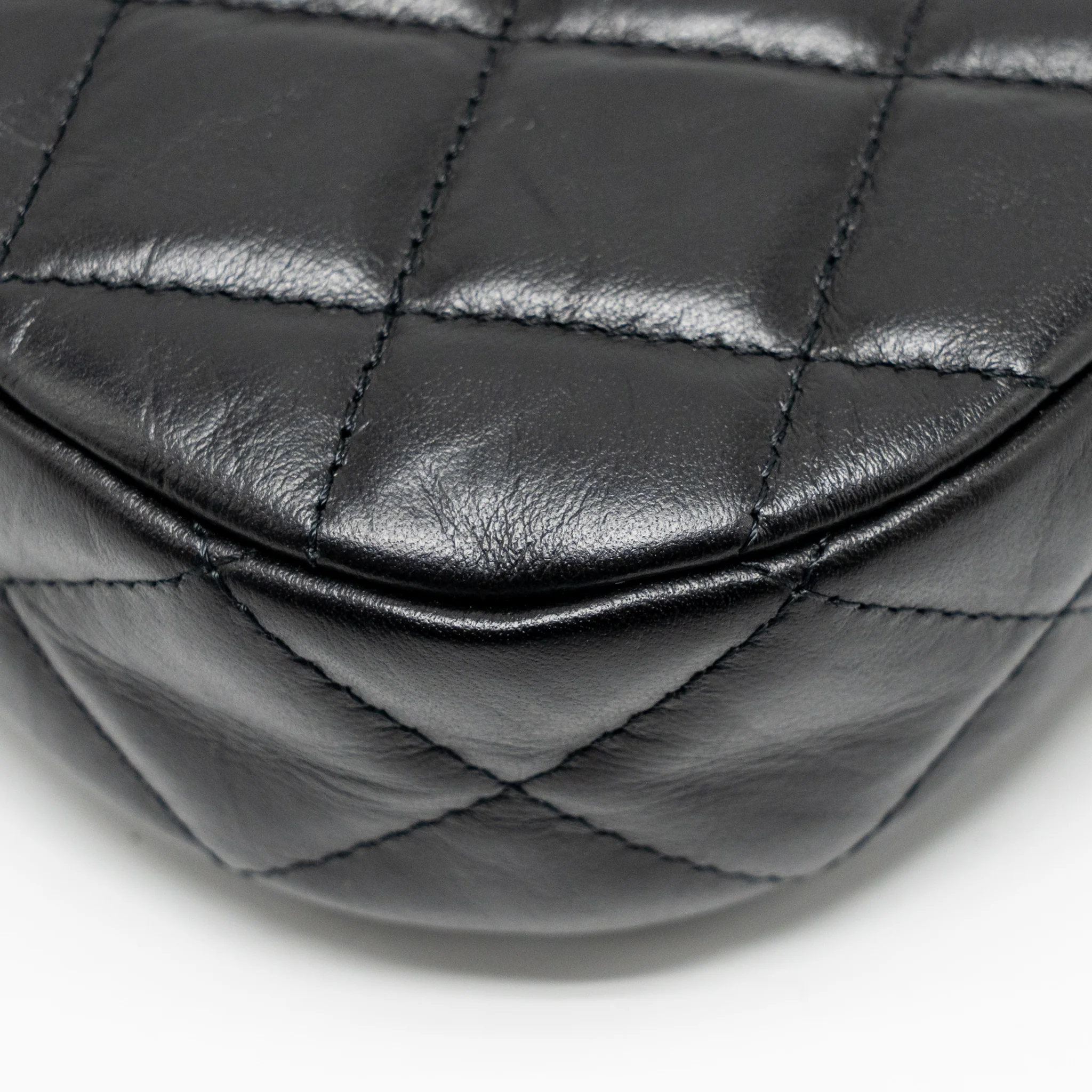 Chanel 23K small 19 hobo shoulder bag calfskin black GHW (Microchip) - Image 9