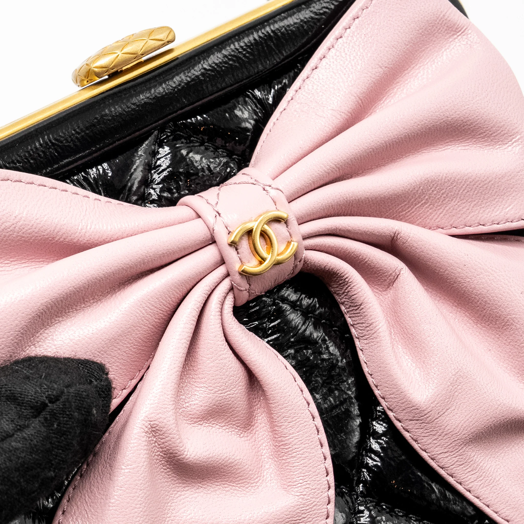 CHANEL 24A Bowknot Clutch With Chain Patent Crumpled lambskin/Shiny Lambskin Black/Pink GHW (Microchip) - Image 10