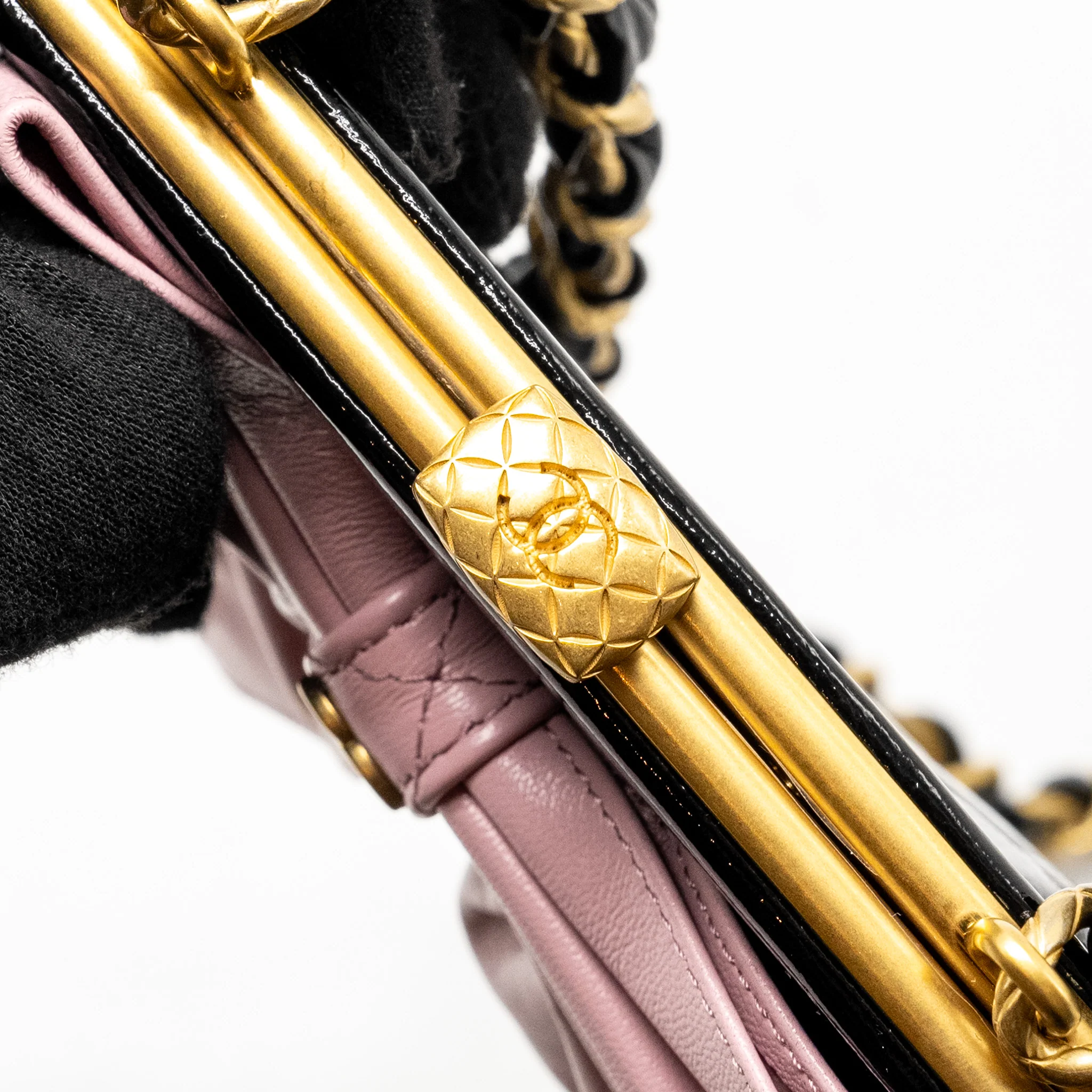 CHANEL 24A Bowknot Clutch With Chain Patent Crumpled lambskin/Shiny Lambskin Black/Pink GHW (Microchip) - Image 8