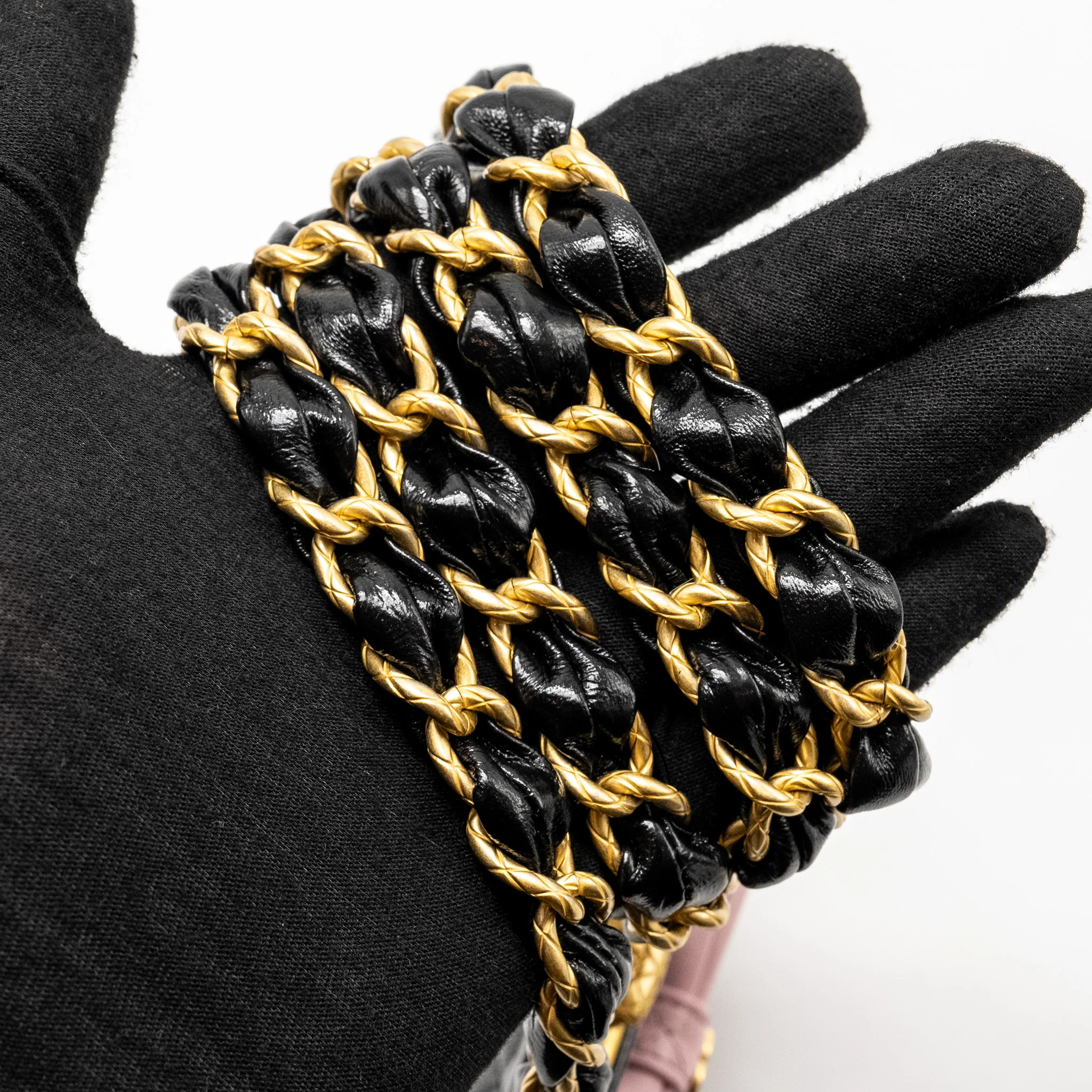 CHANEL 24A Bowknot Clutch With Chain Patent Crumpled lambskin/Shiny Lambskin Black/Pink GHW (Microchip) - Image 9