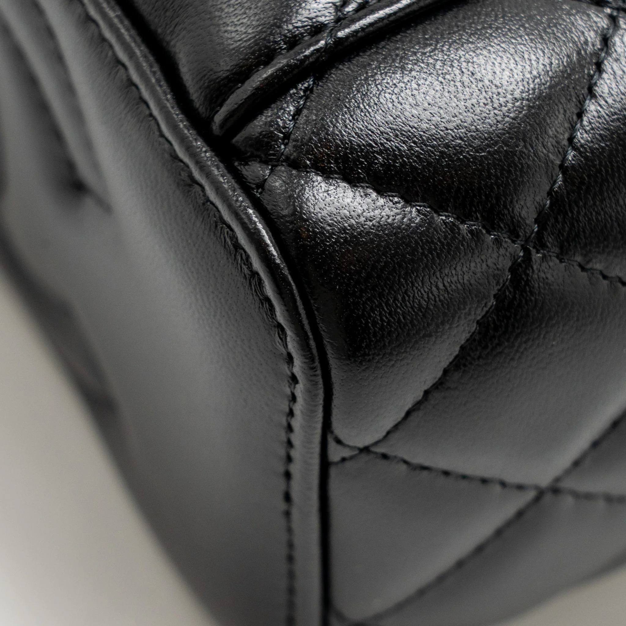 Chanel 24a Long Vanity Case With CC Logo Adjustable Chain Lambskin Black GHW(microchip) - Image 10