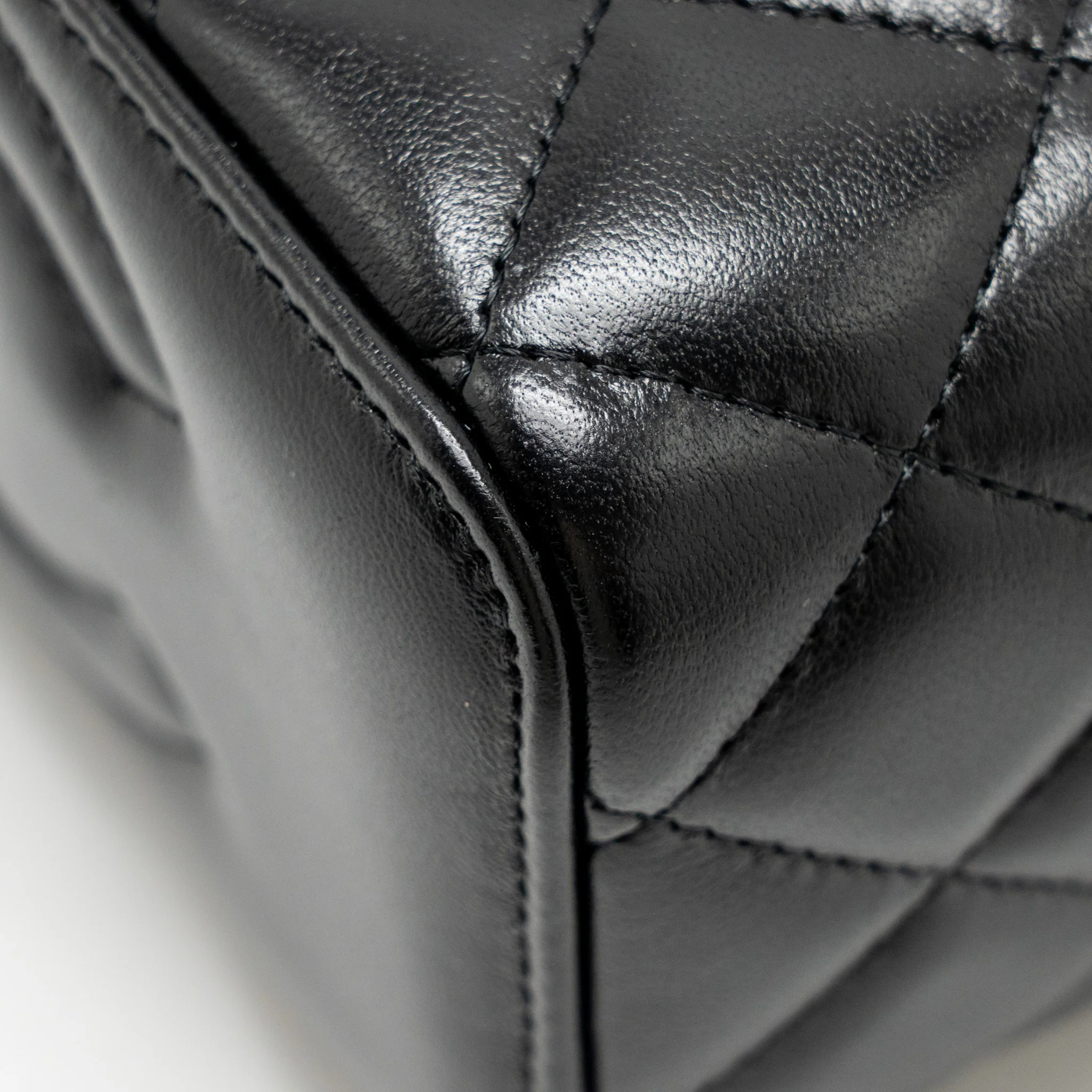 Chanel 24a Long Vanity Case With CC Logo Adjustable Chain Lambskin Black GHW(microchip) - Image 8