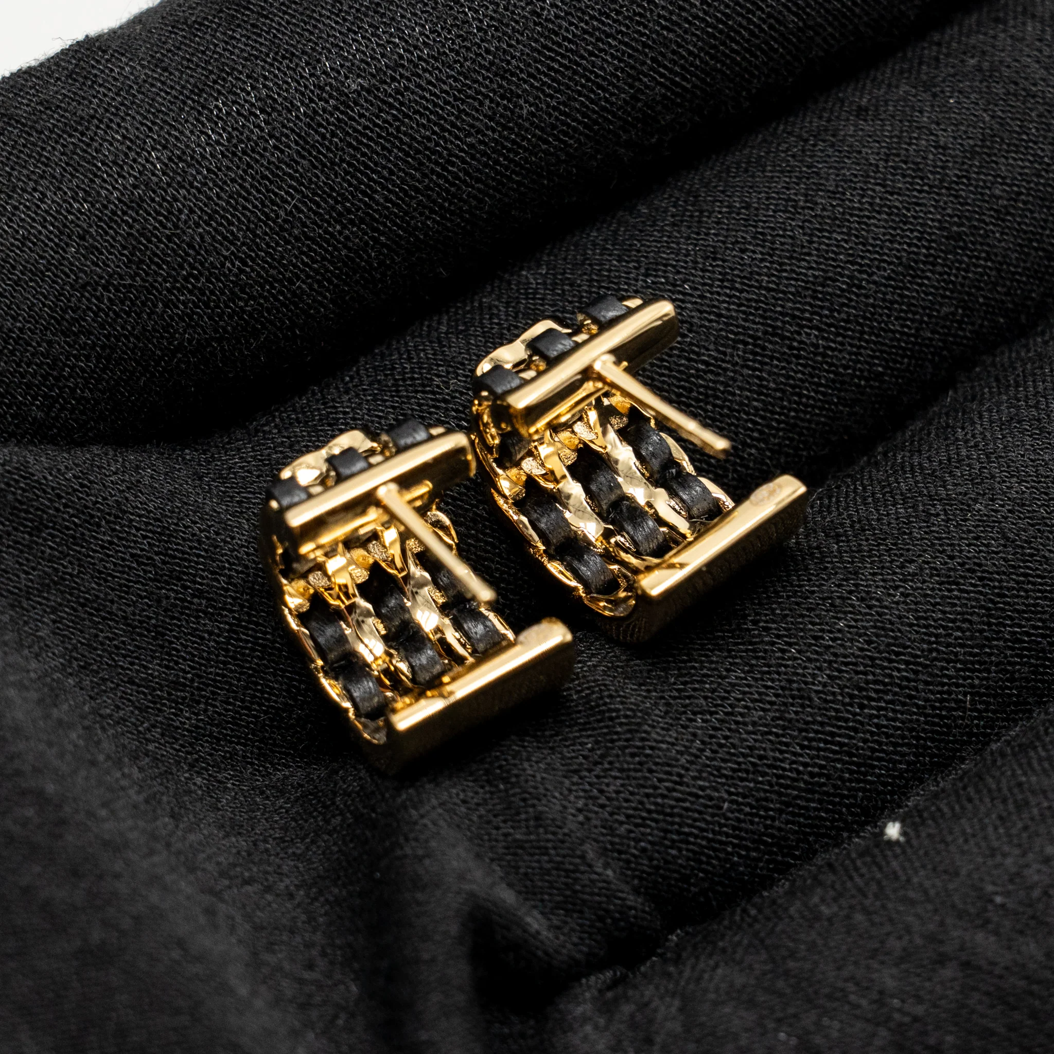 Chanel 26p mini hoop earrings leather chain/cc logo gold tone - Image 3