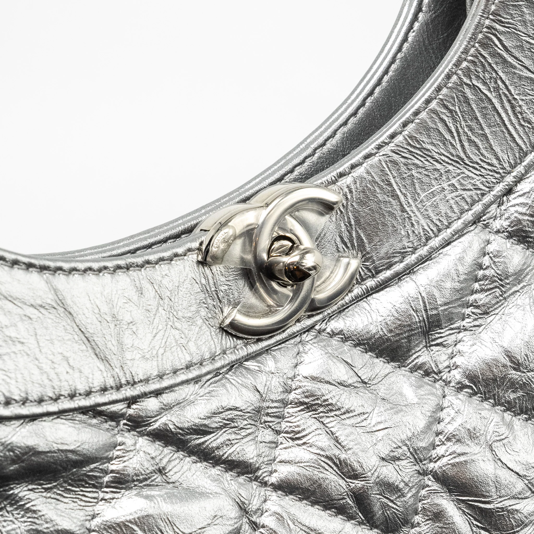 Chanel 31 BAG Quilted Crumpled Calfskin Metallic Silver SHW - Image 12