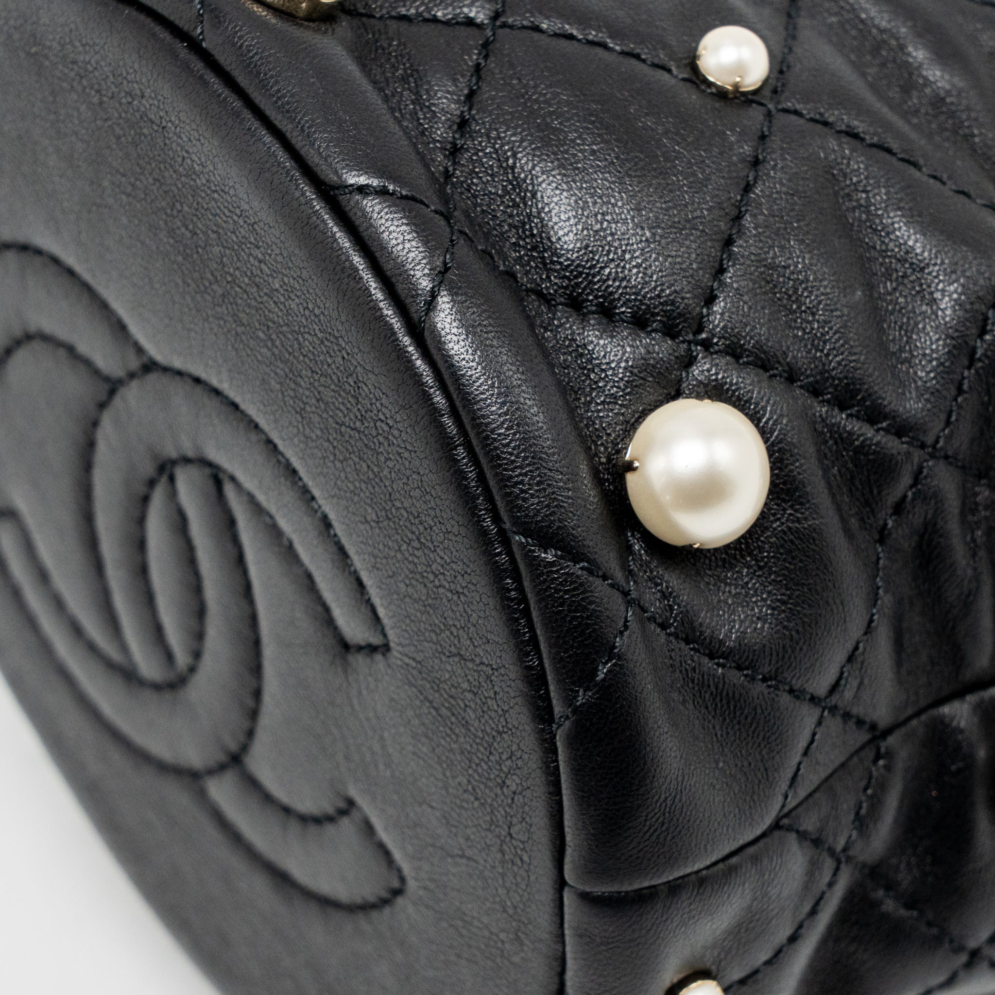 Chanel About Pearls Quilted Drawstring Bucket Bag Lambskin Black LGHW - Image 10