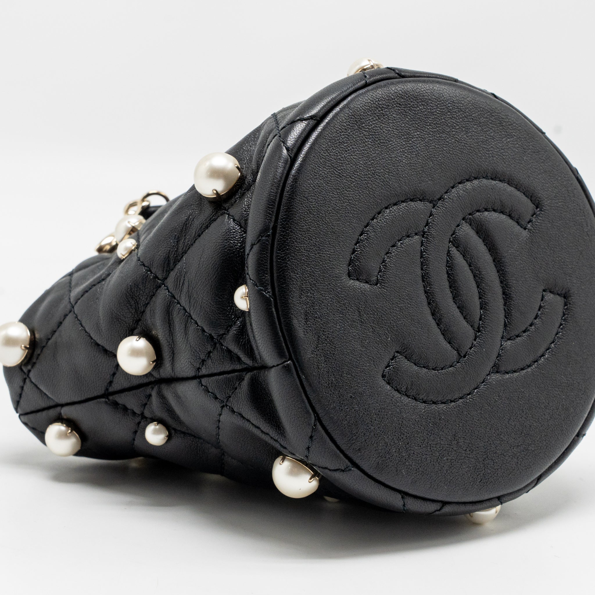 Chanel About Pearls Quilted Drawstring Bucket Bag Lambskin Black LGHW - Image 7