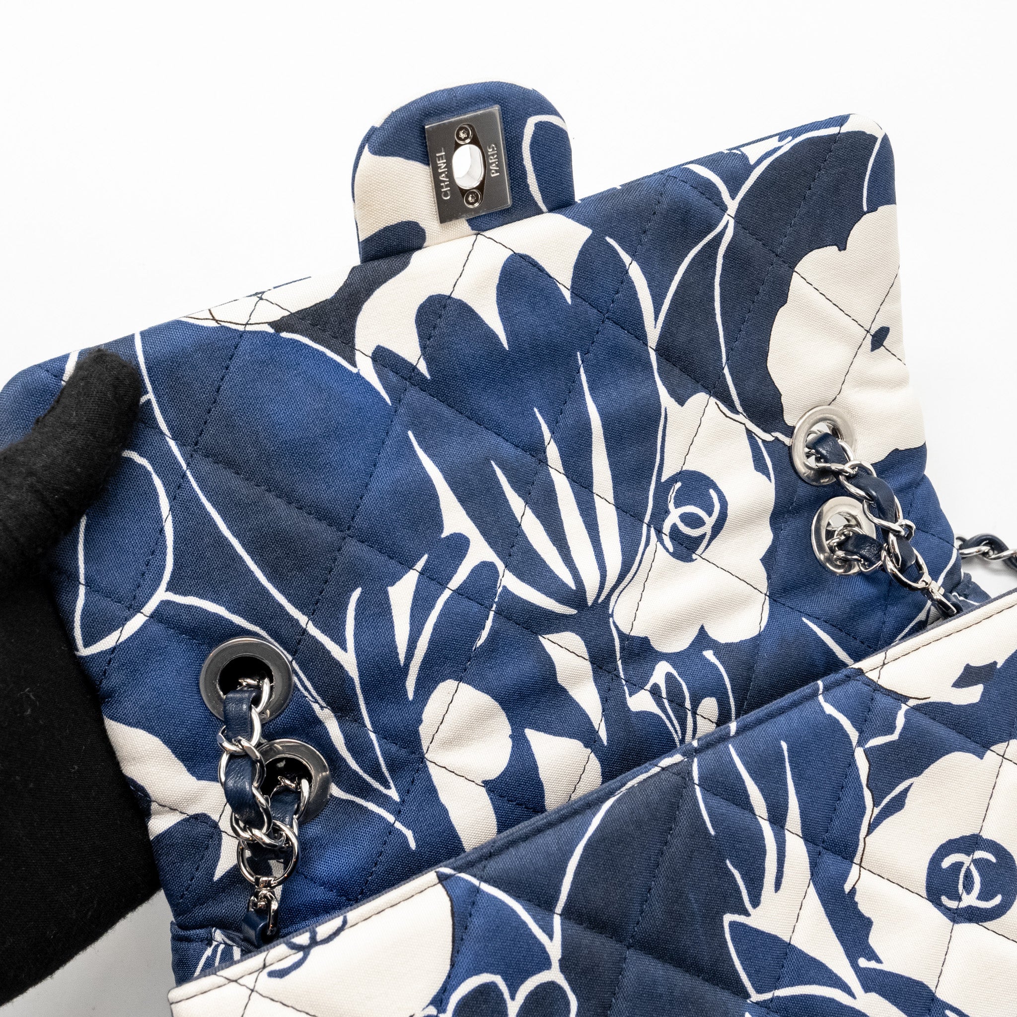 Chanel Medium Limited Edition Flora Printed Classic Flap Bag Silk Blue/WHITE SHW (Microchip) - Image 13