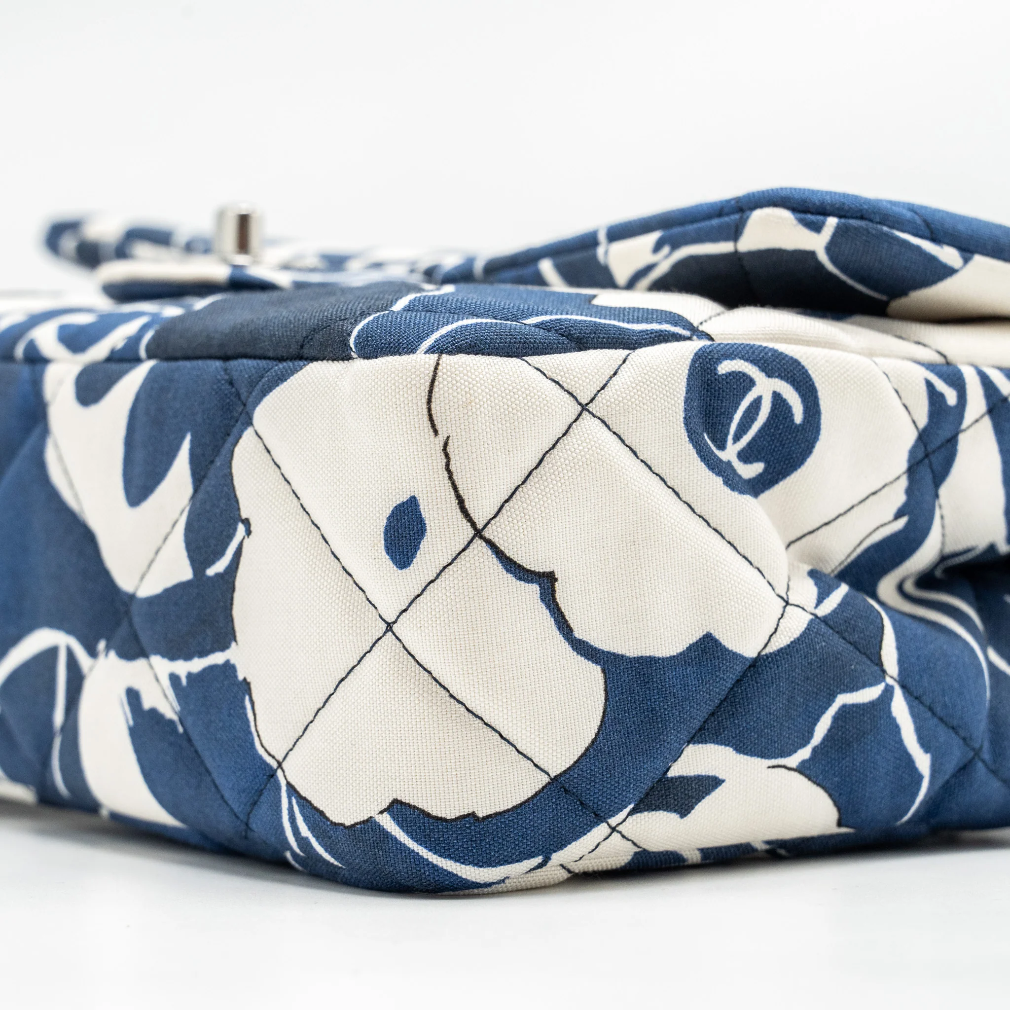 Chanel Medium Limited Edition Flora Printed Classic Flap Bag Silk Blue/WHITE SHW (Microchip) - Image 7